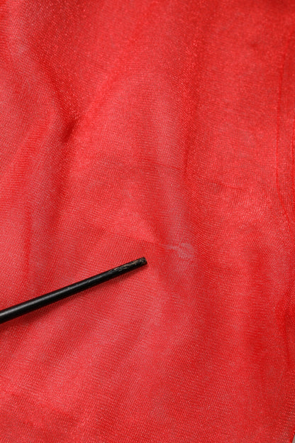 بلوزة دولتشي آند غابانا الحمراء من التول بياقة مدورة وأكمام طويلة