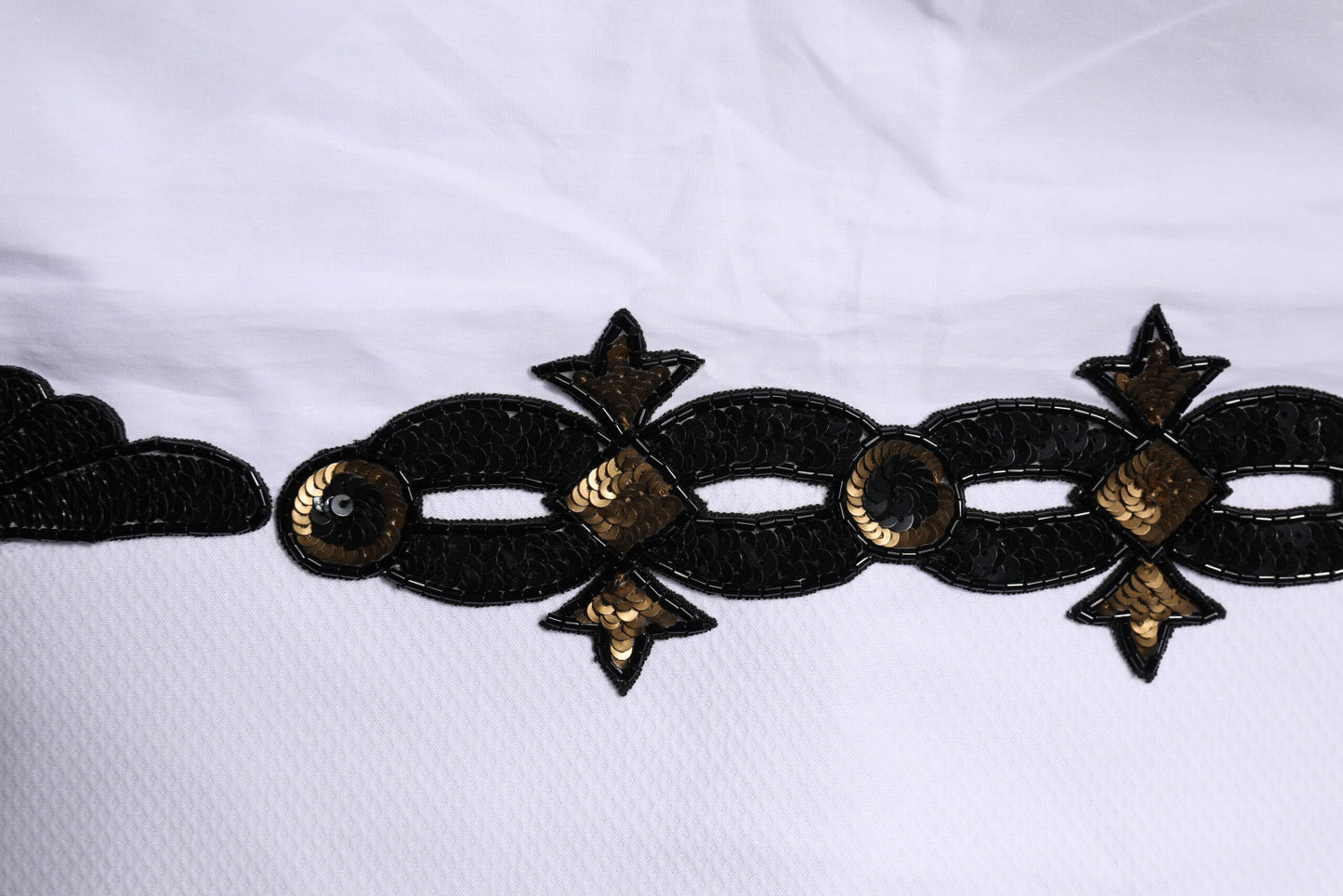 قميص رجالي رسمي مزين باللون الأبيض الذهبي من دولتشي آند غابانا