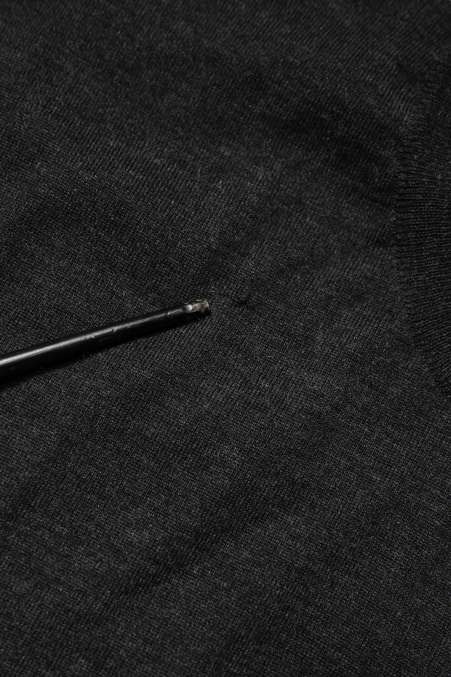 Dolce &amp; Gabbana Grauer Pullover mit Rundhalsausschnitt und langen Ärmeln