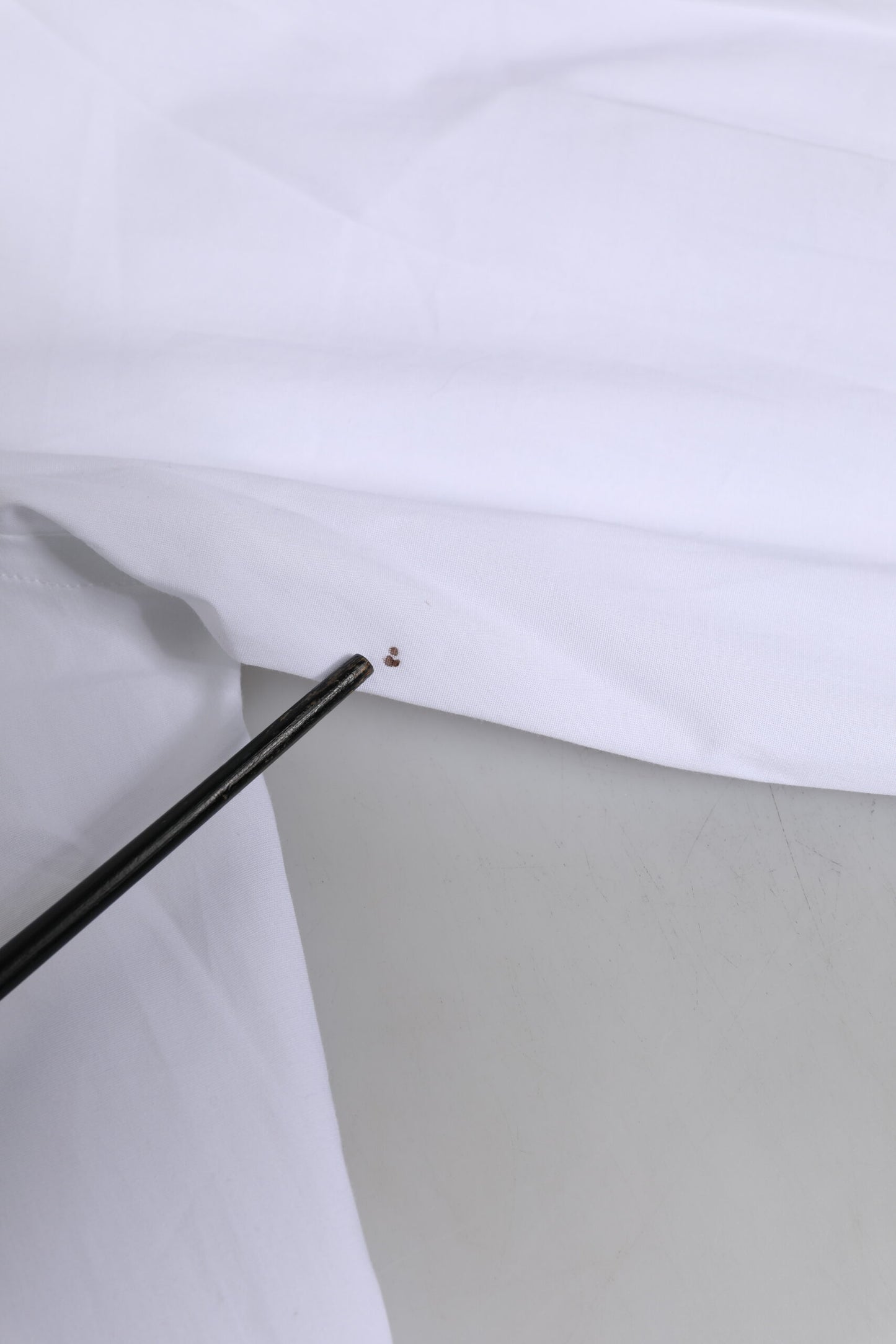 قميص رسمي بأكمام طويلة من القطن الأبيض الذهبي من دولتشي آند غابانا