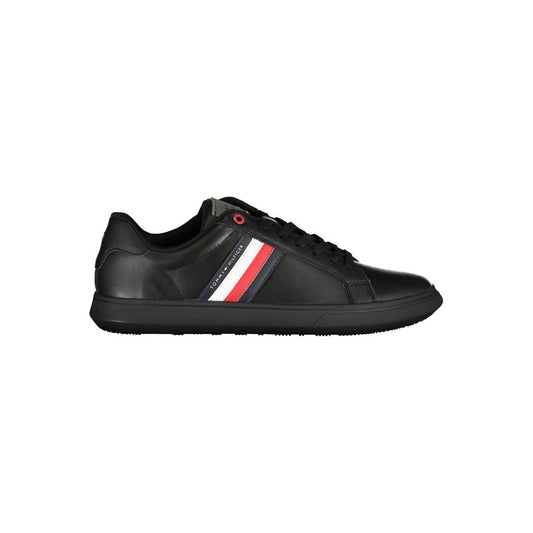 Tommy Hilfiger – Schicke schwarze Sneakers mit ikonischen Kontrastdetails