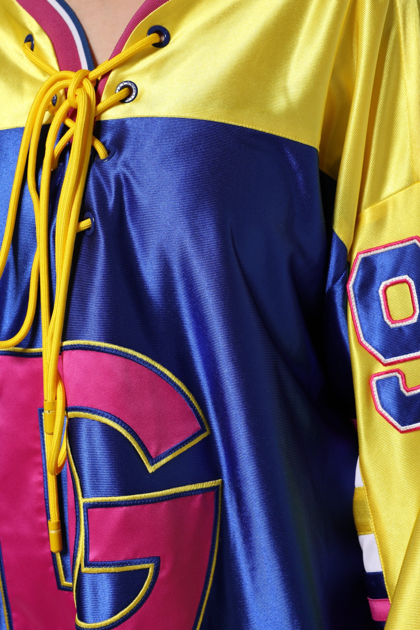 Dolce &amp; Gabbana – Mehrfarbiges Polyester-Oberteil mit langen Ärmeln und V-Ausschnitt