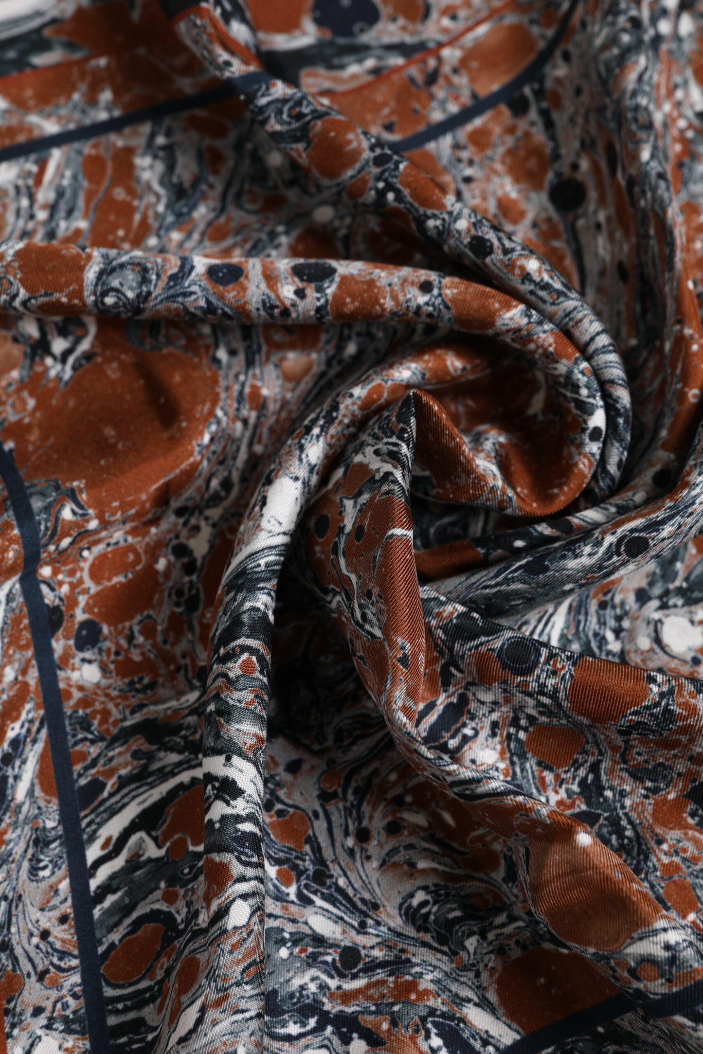 Dolce &amp; Gabbana – Quadratischer Foulard aus mehrfarbiger Marmorseide