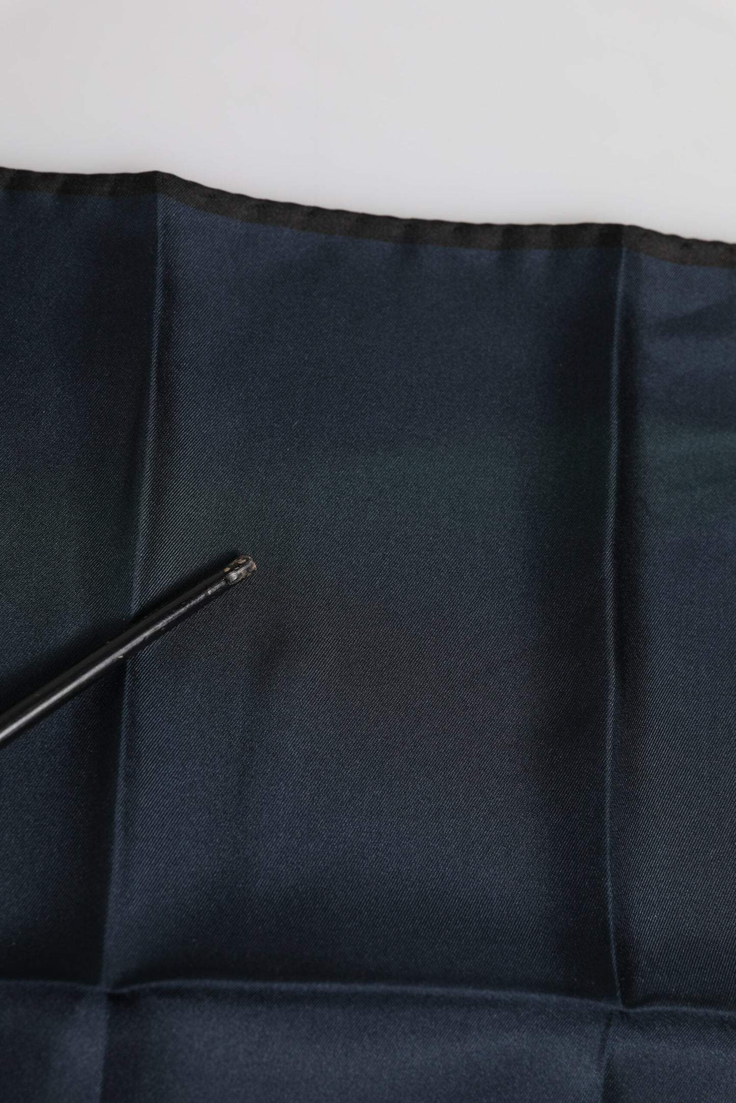 Dolce &amp; Gabbana Blauer quadratischer Foulard aus Seide mit DG-Krone für Herren