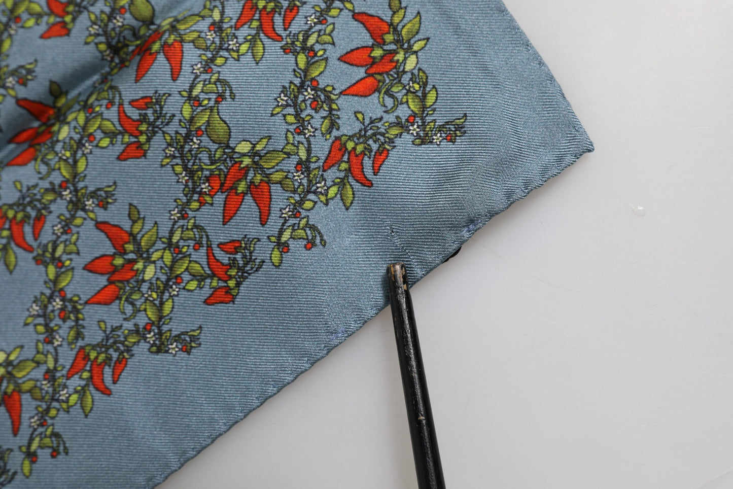 Dolce &amp; Gabbana Grauer Chilis Seidenschal für Herren