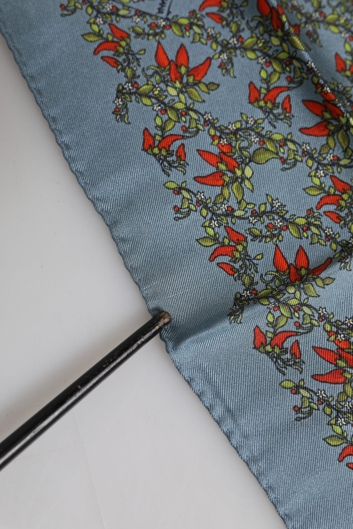 Dolce &amp; Gabbana Grauer Chilis Seidenschal für Herren