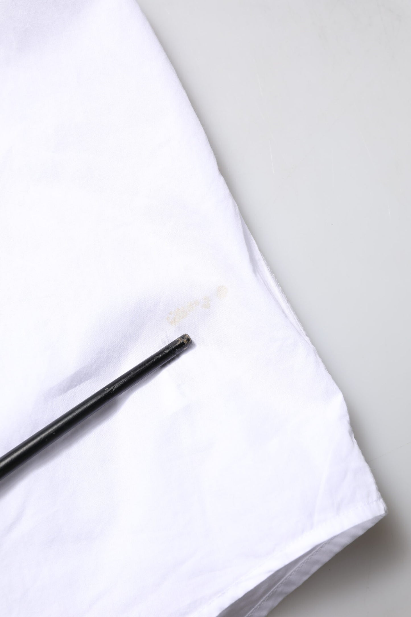 قميص دولتشي آند غابانا الرسمي من القطن والبوبلين باللون الأبيض الذهبي