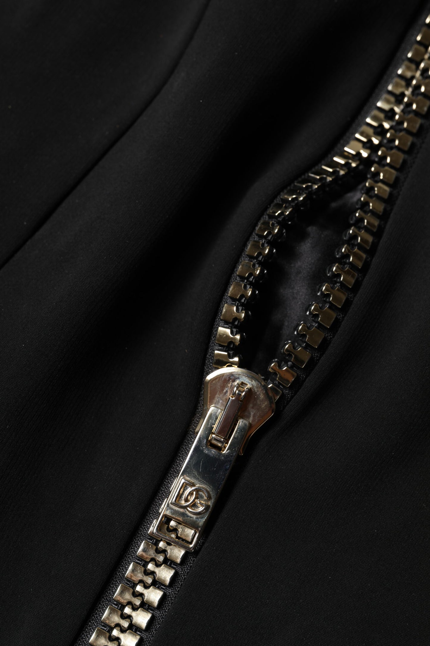 بنطلون دولتشي آند غابانا الأسود الضيق بخصر عالٍ