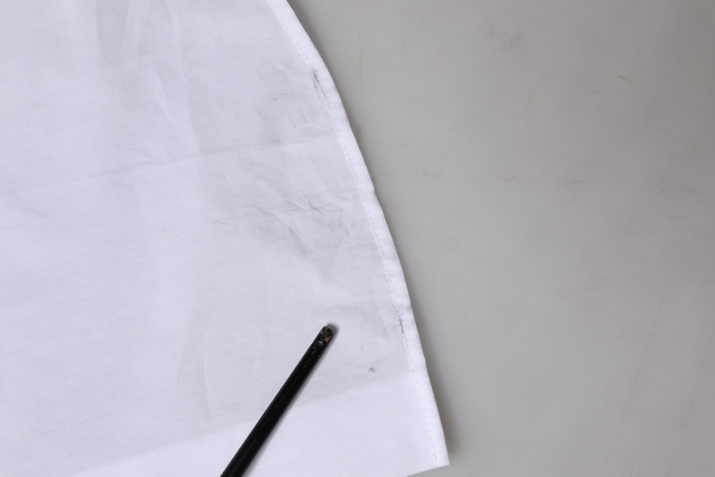 بلوزة دولتشي آند غابانا بيضاء من القطن بأكمام قصيرة وياقة