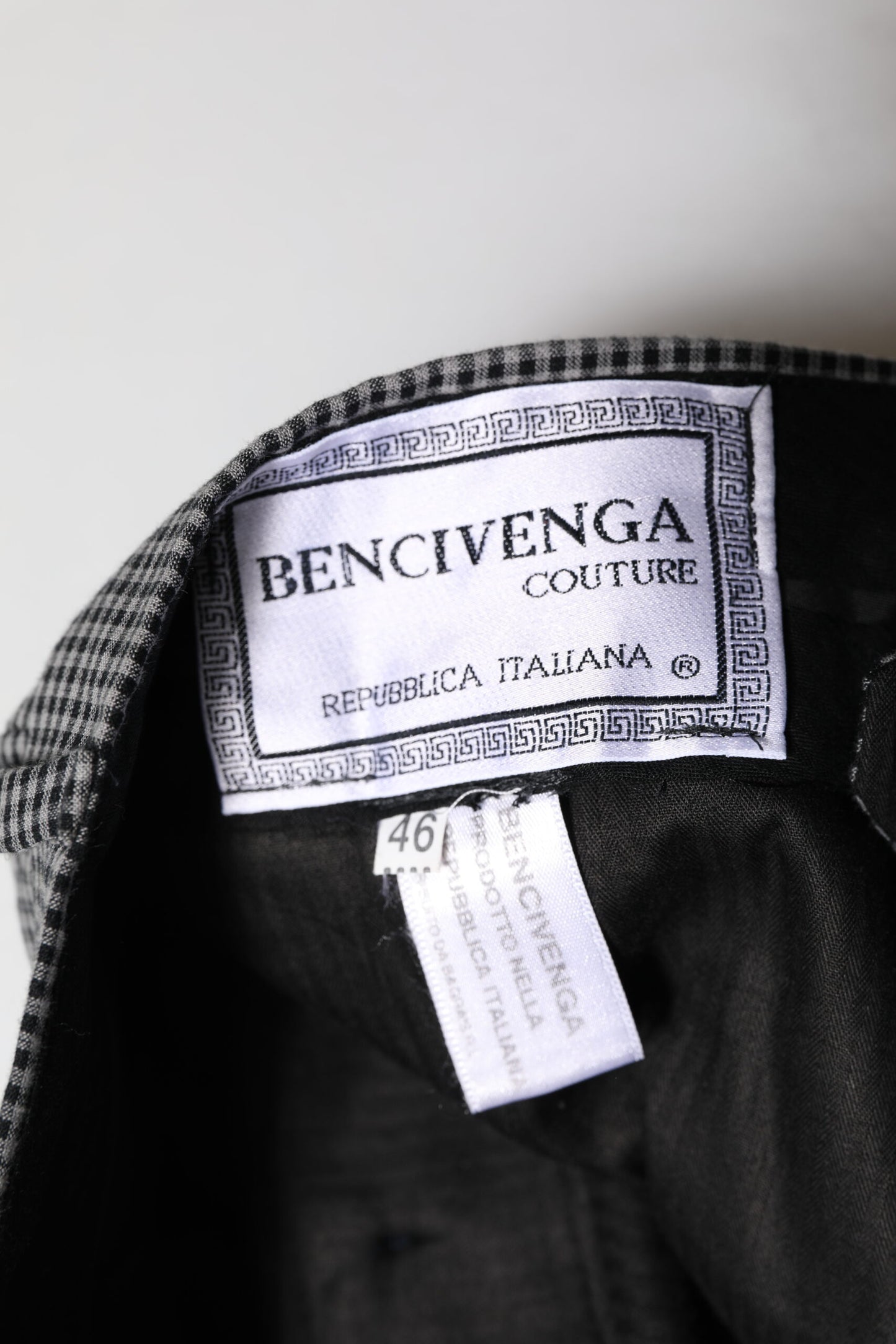 BENCIVENGA Schwarz-weiß karierte, schmal zulaufende Anzughose