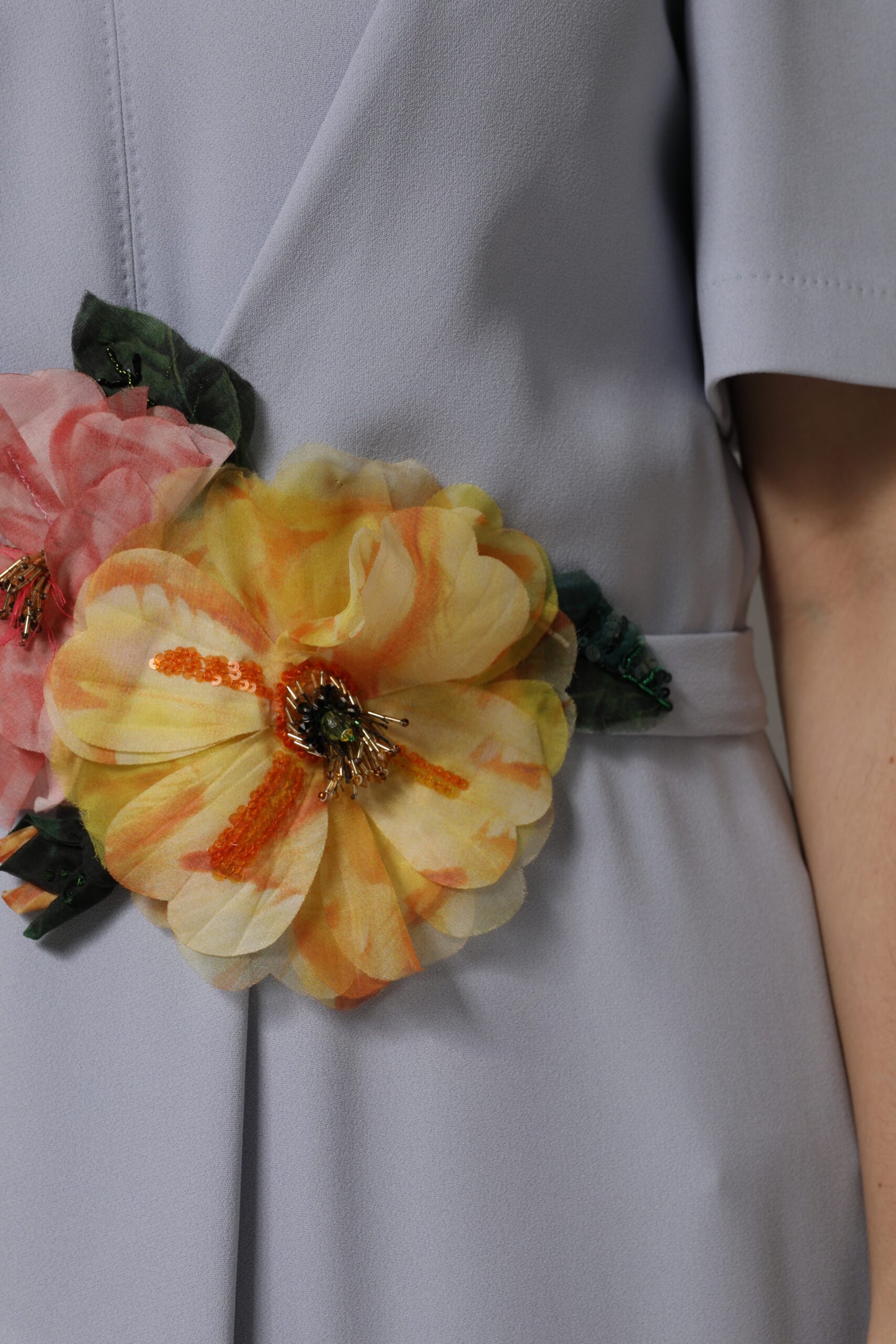 Dolce &amp; Gabbana Graues Viskose-Kurzarm-Etui-Midikleid