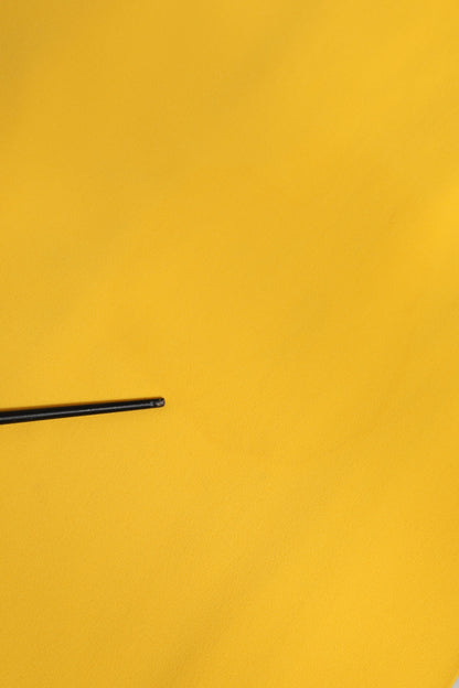 Dolce &amp; Gabbana – Gelbes Midi-Etuikleid mit One-Shoulder-Träger und Schlitz