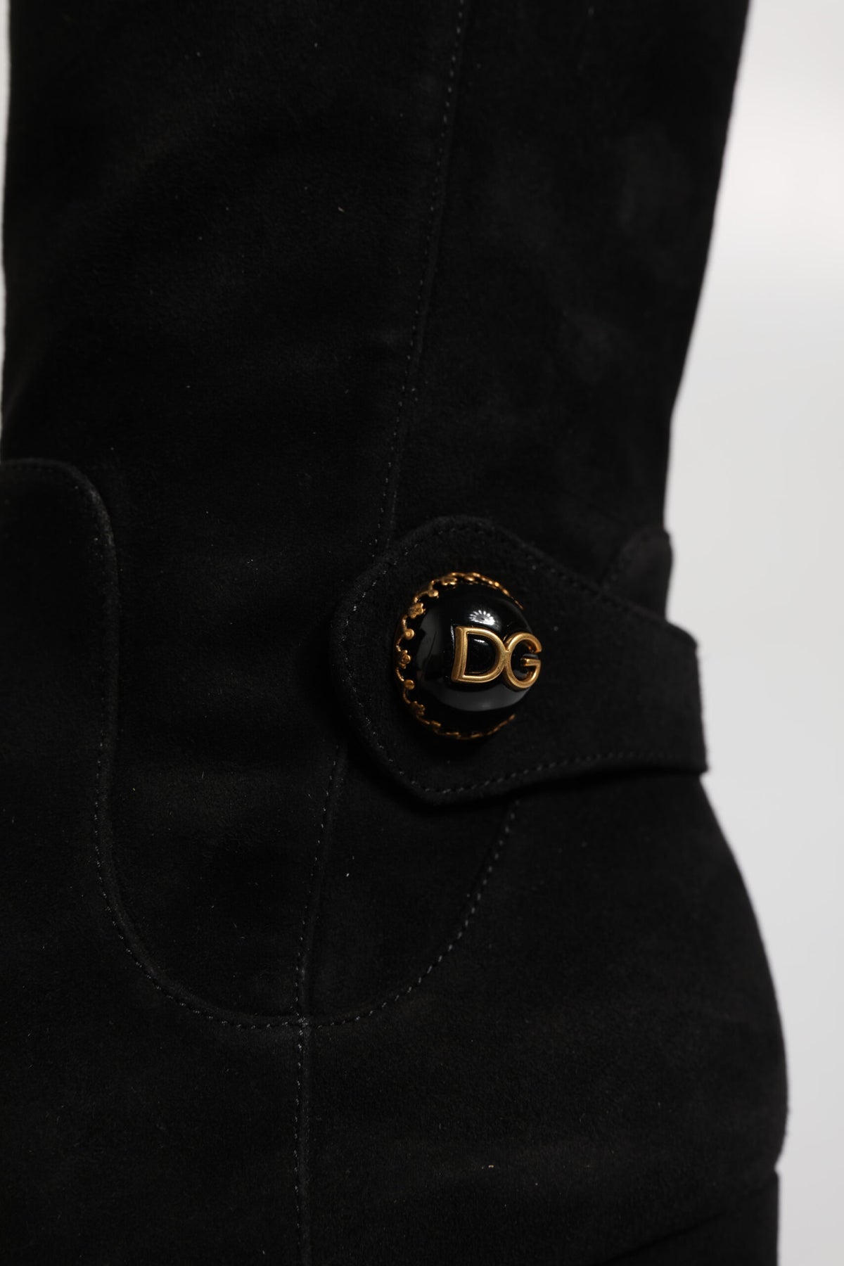Dolce &amp; Gabbana – Kniehohe Stiefel aus schwarzem Wildleder
