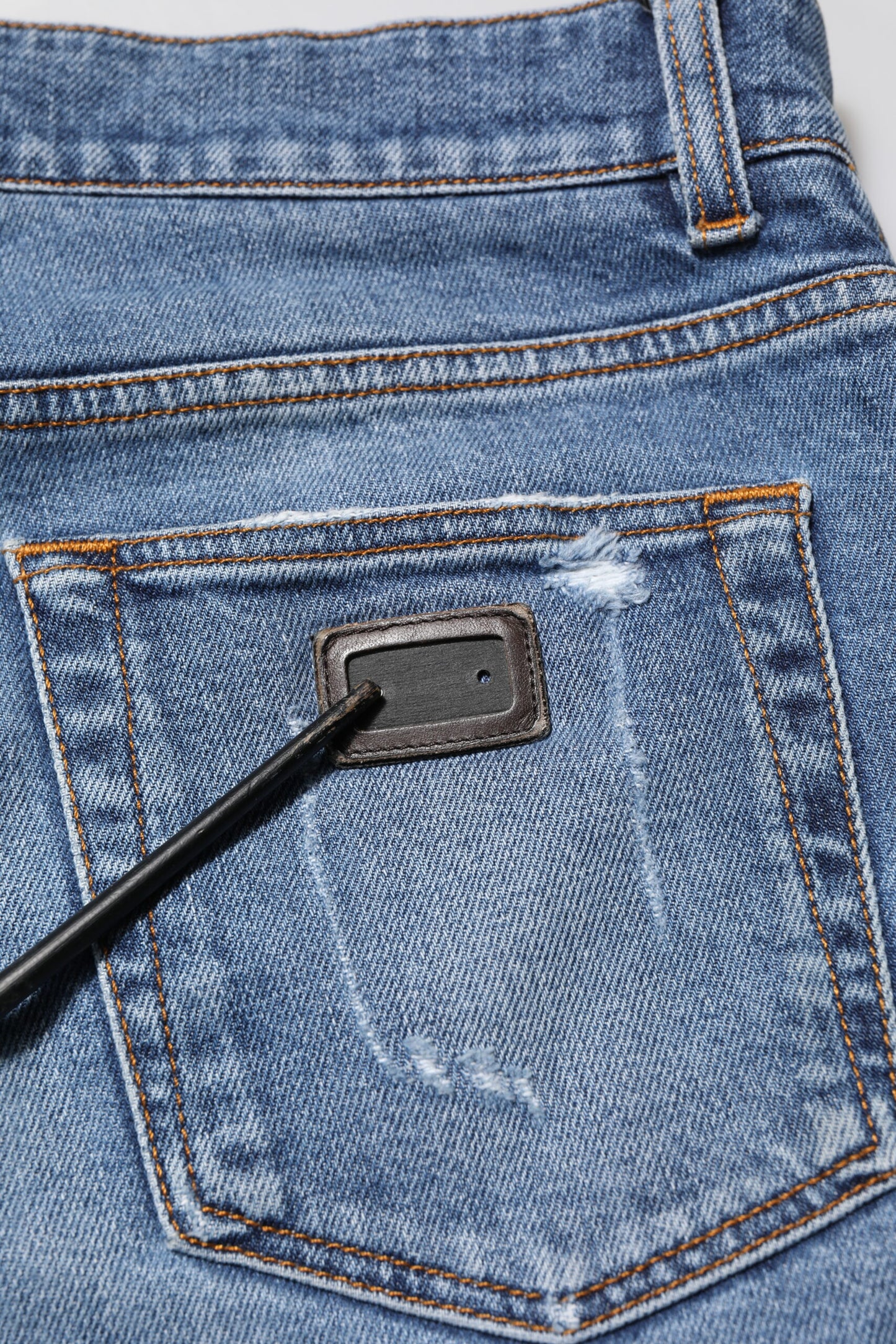 بنطلون جينز مريح من القطن الأزرق بشعار دولتشي آند غابانا