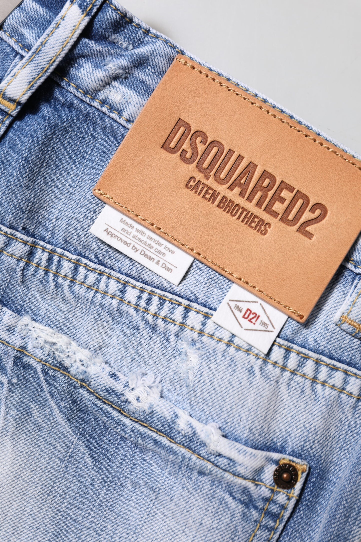 Dsquared² – Blau verwaschene Jeans mit hoher Taille und weitem Bein