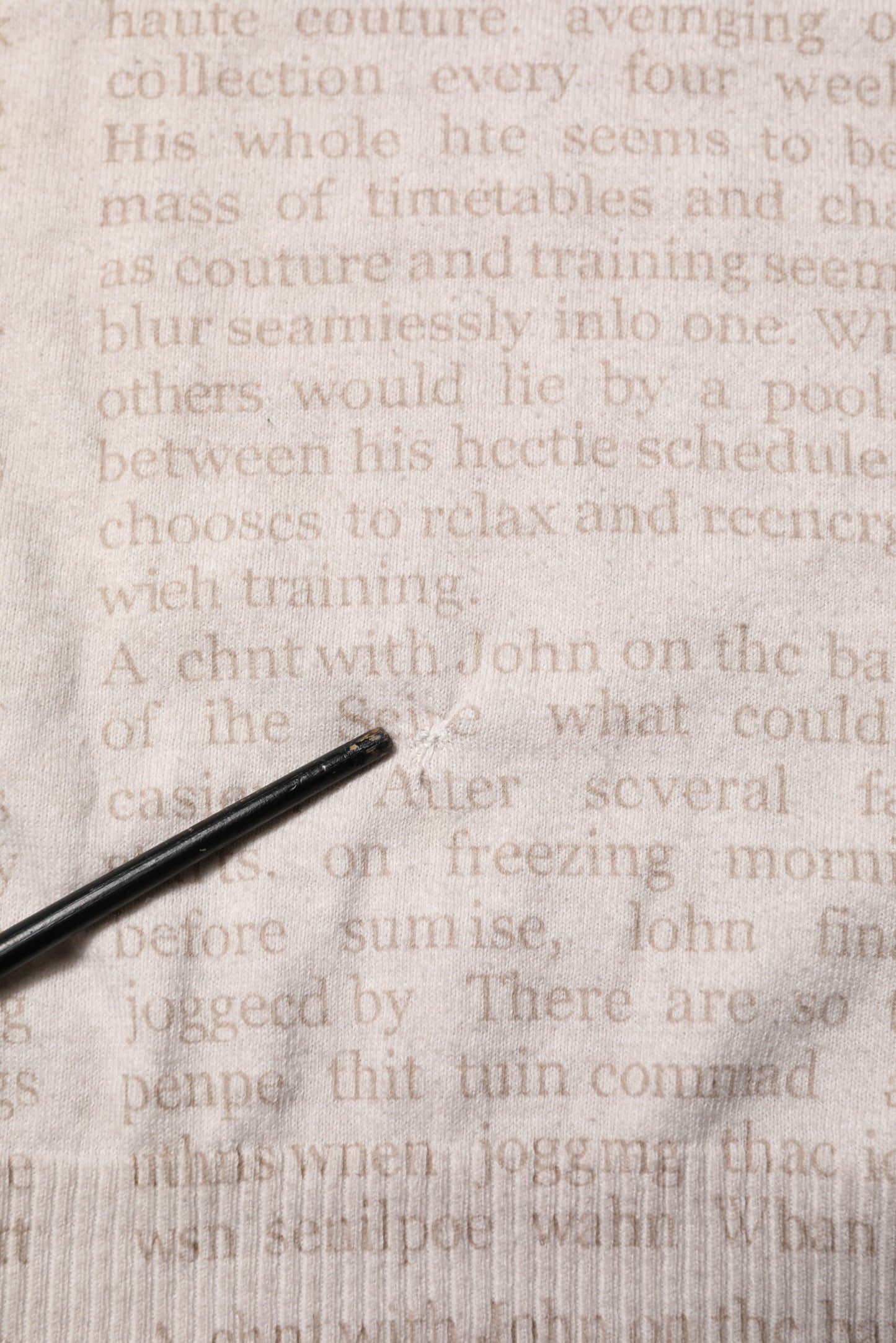 John Galliano Beige bedruckter Rundhalspullover mit langen Ärmeln für Herren