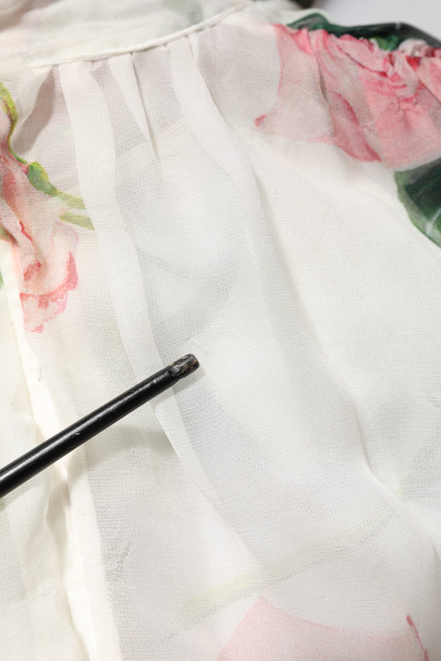 Dolce &amp; Gabbana – Langes Maxikleid aus Seide mit Blumenmuster und Rosen in Weiß