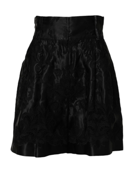 شورت حريري أسود مطرز بالورود من دولتشي آند غابانا بخصر عالٍ