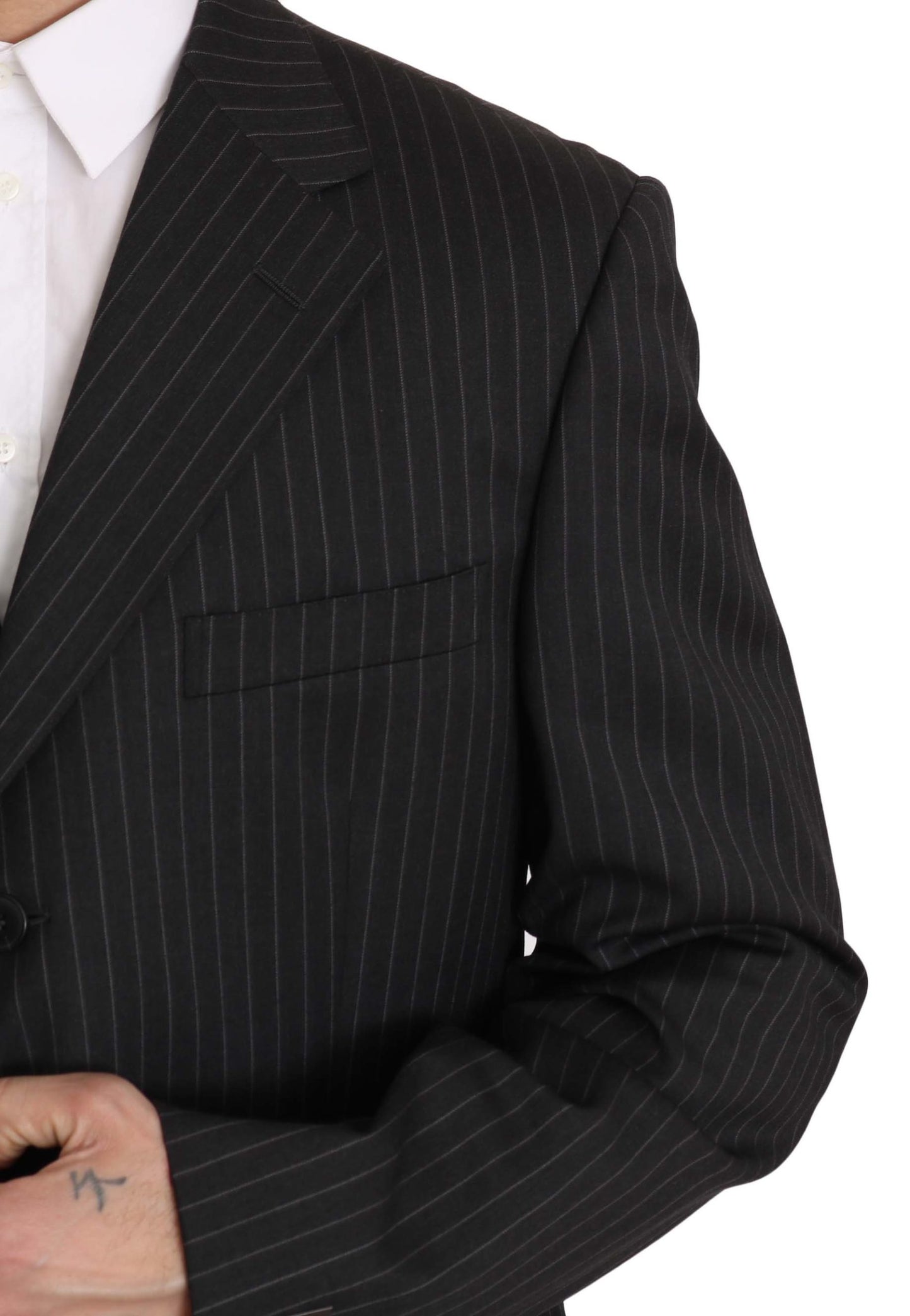 Z ZEGNA – Schwarz gestreifter, zweiteiliger Anzug aus 100 % Wolle mit 3 Knöpfen