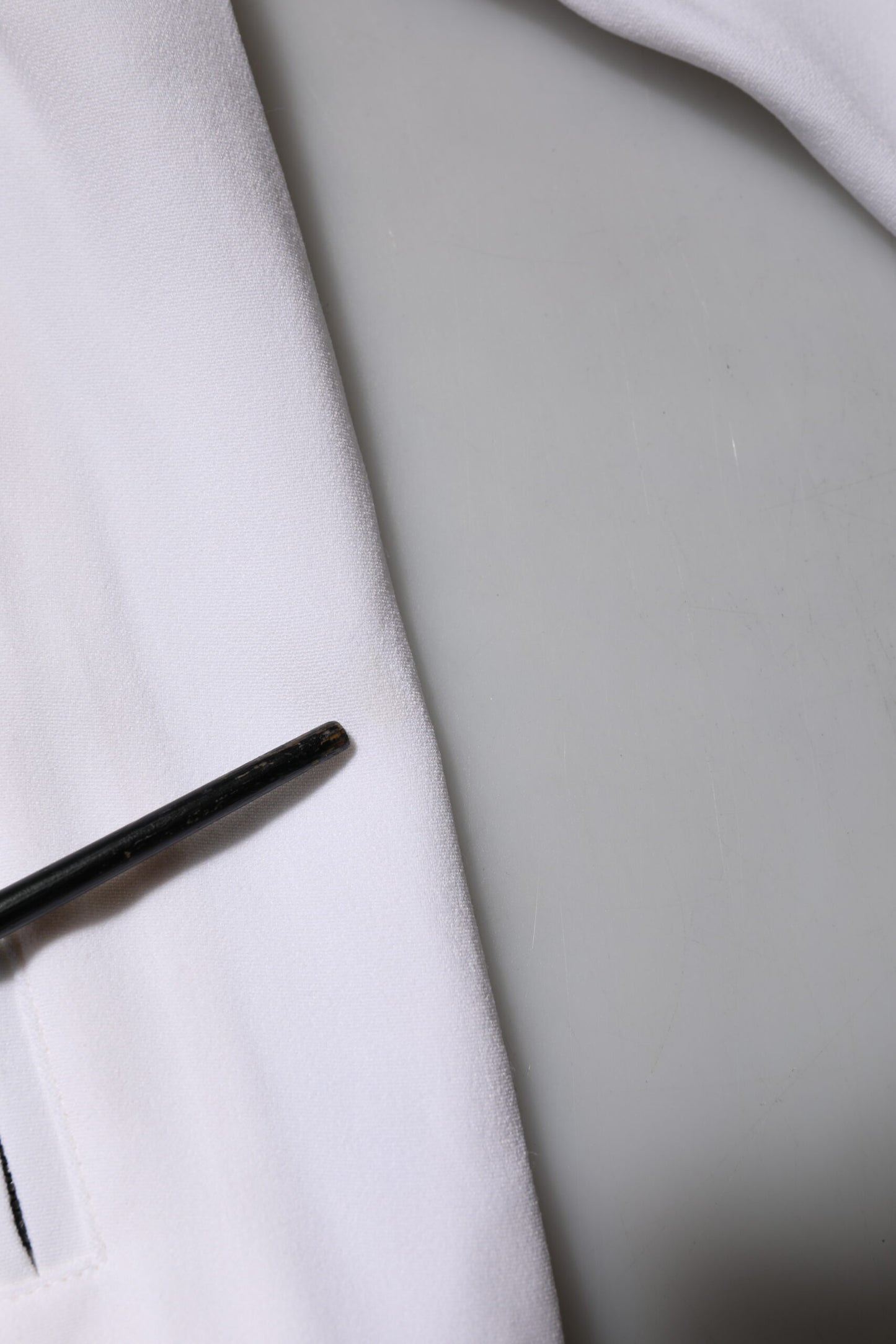 Dolce &amp; Gabbana Weiße Viskose-Logo-Damenjacke mit durchgehendem Reißverschluss