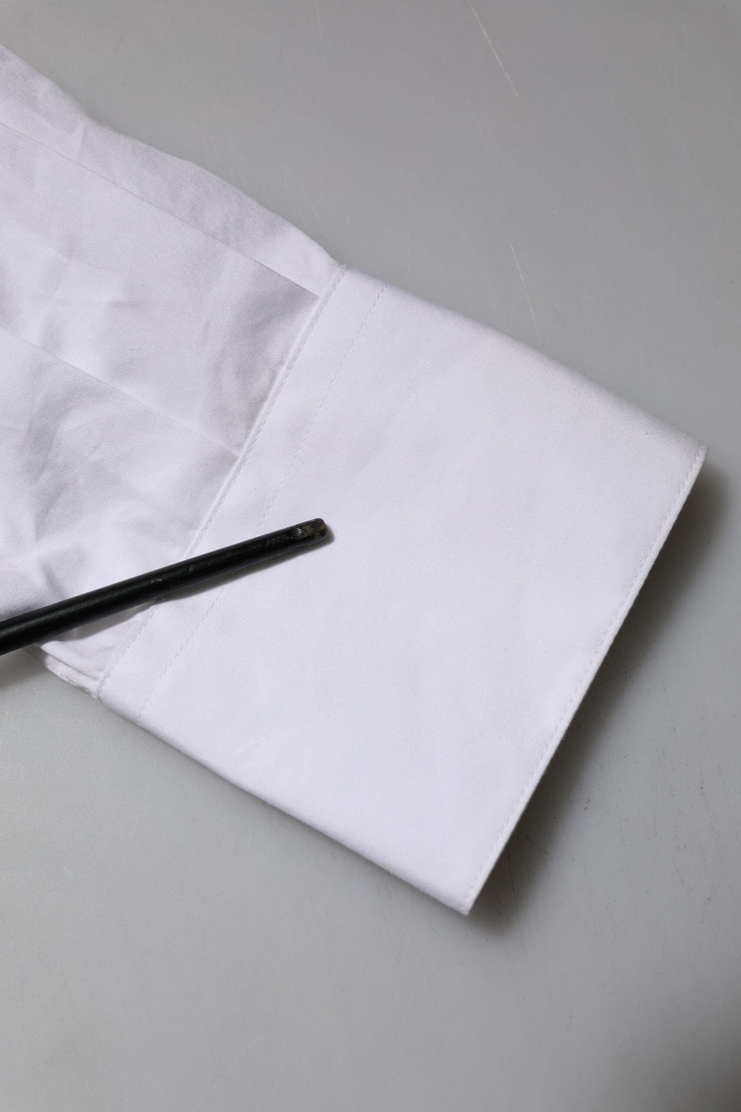 Dolce &amp; Gabbana – Weißes Hemdoberteil mit Kristallverzierung und Kragen