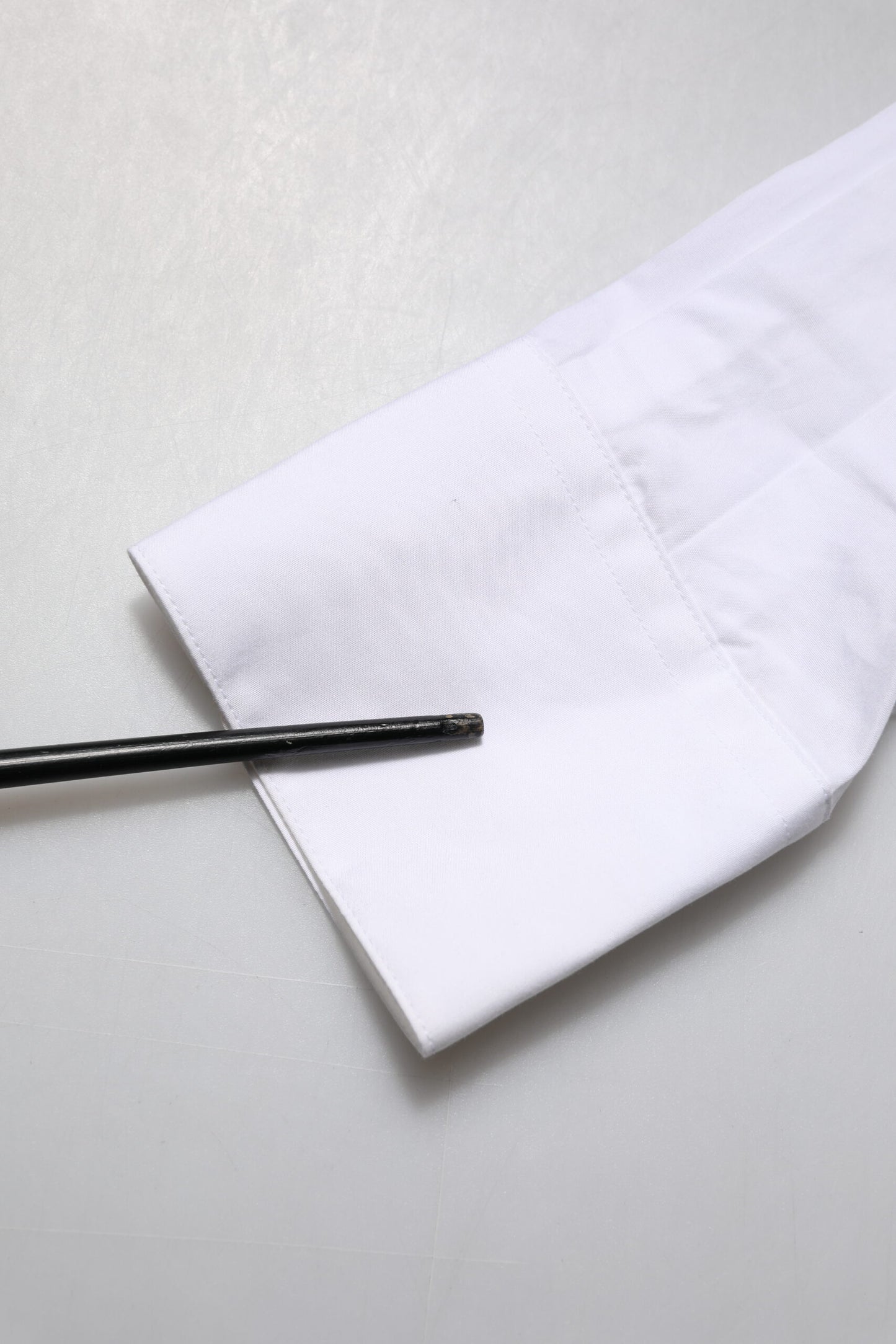 Dolce &amp; Gabbana – Weißes Hemdoberteil mit Kristallverzierung und Kragen