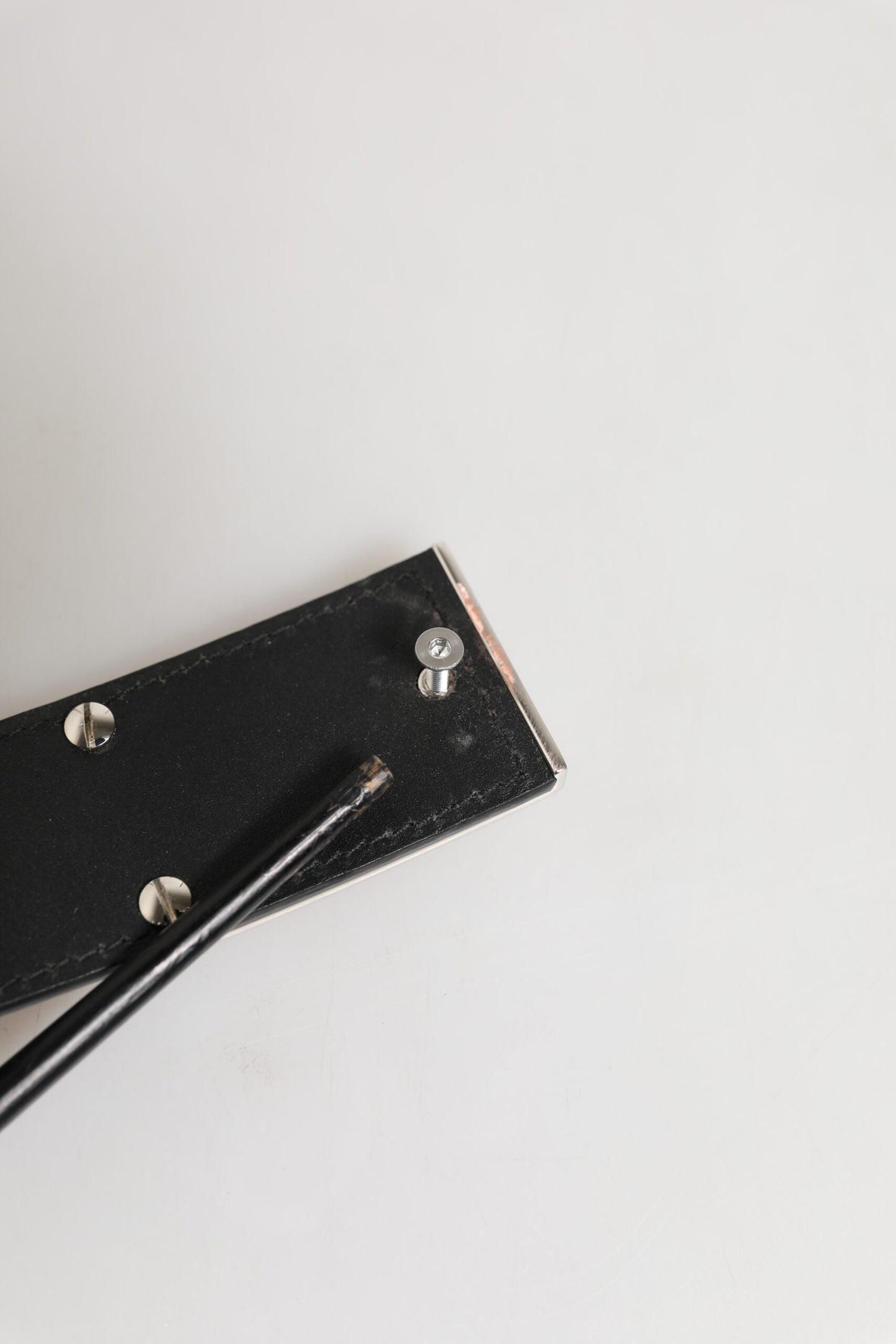 Dolce &amp; Gabbana – Klassischer Gürtel aus schwarzem Leder mit Metall-Logoschnalle