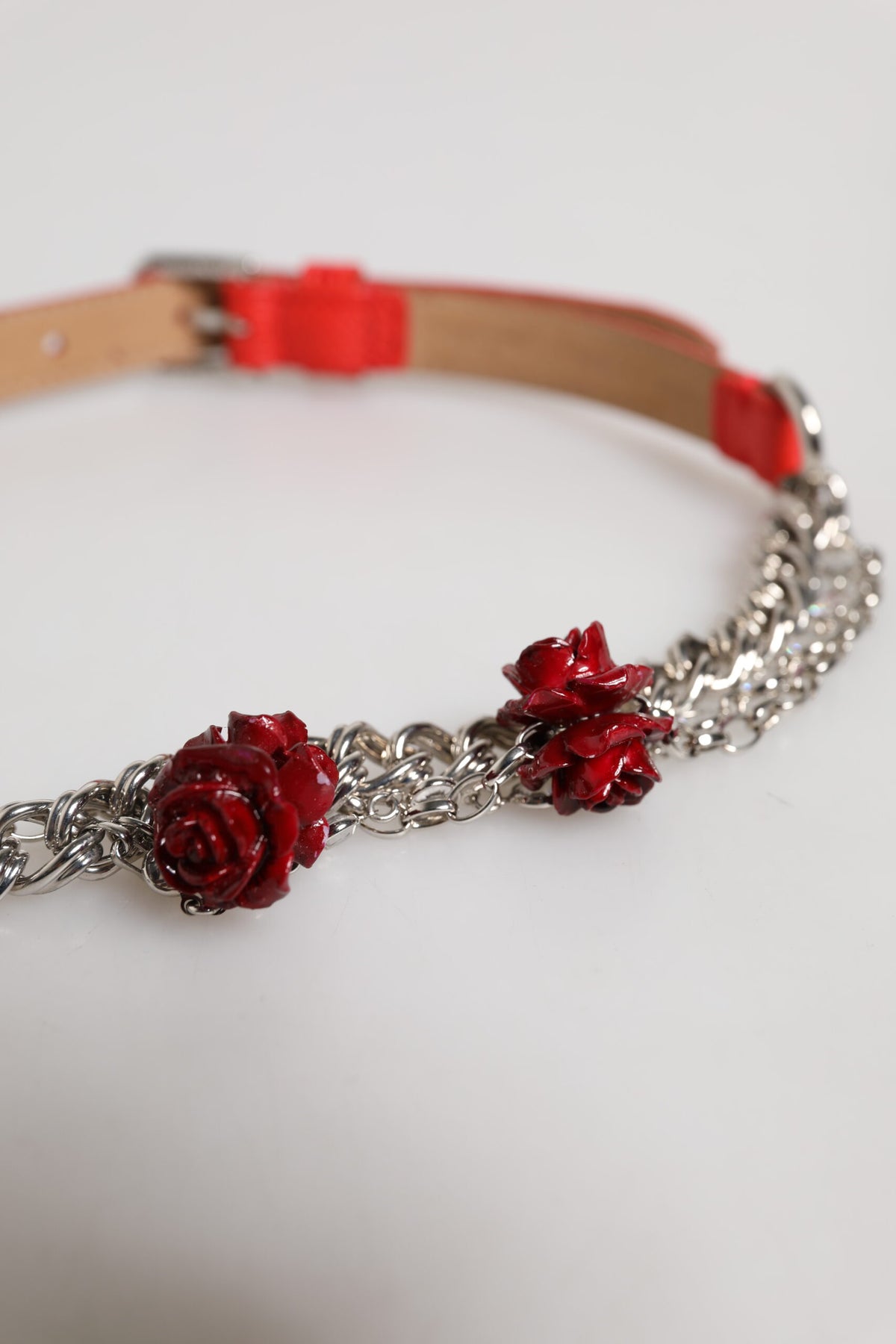 Dolce &amp; Gabbana – Cintura-Gürtel aus rotem Leder mit silberner Kette und Blumenmuster