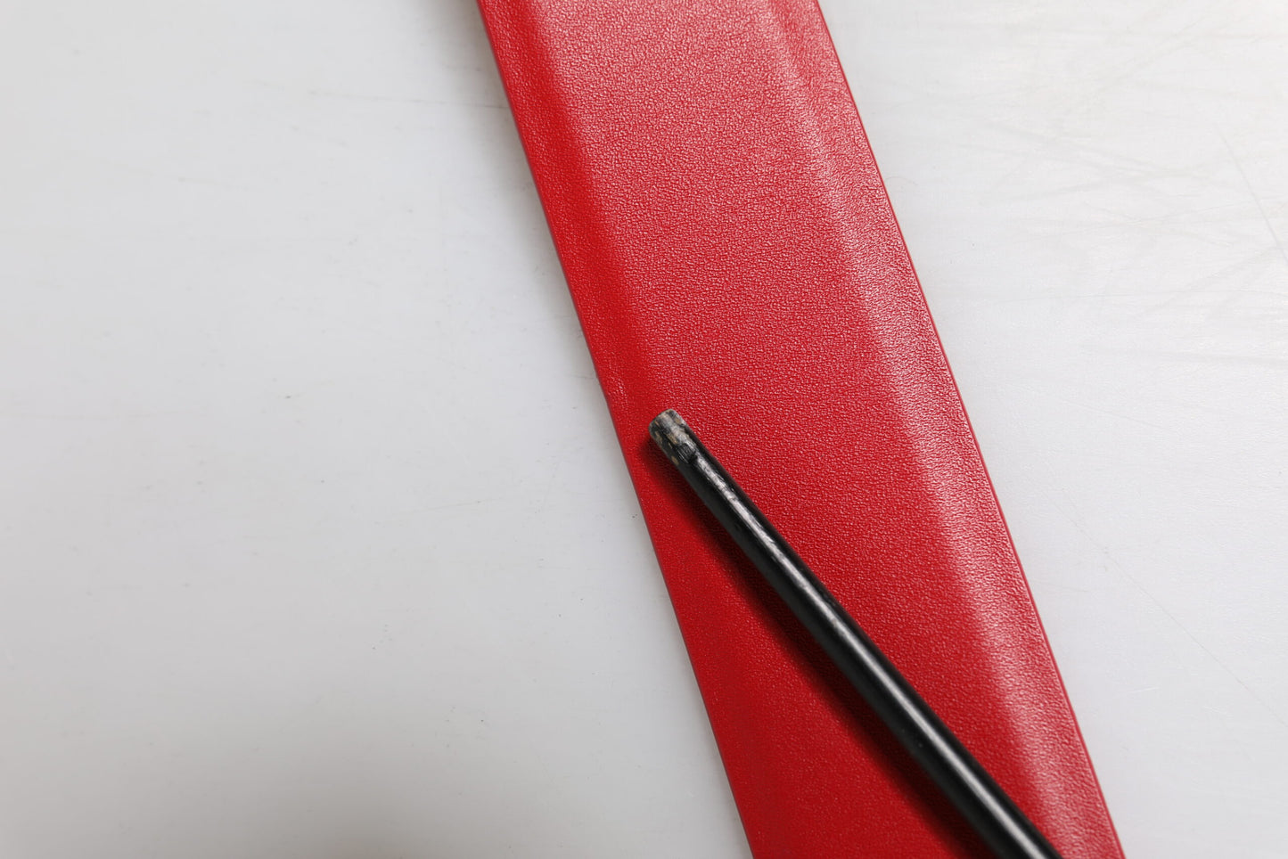 Dolce &amp; Gabbana – Roter Gürtel aus Kalbsleder mit verzierter Metallschnalle