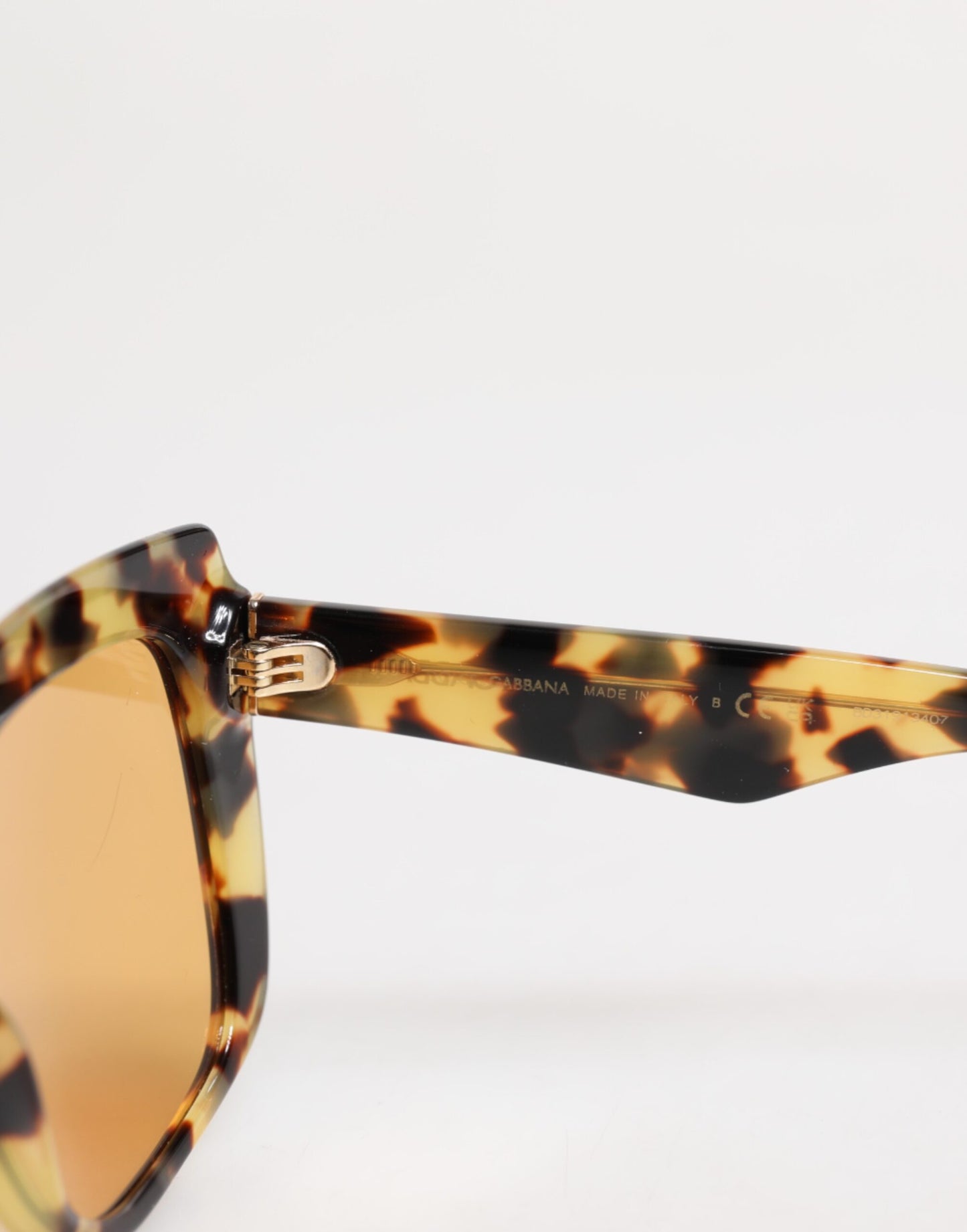 Dolce &amp; Gabbana – Eckige Sonnenbrille mit Leopardenmuster in Schwarz und Gelb in Havanna