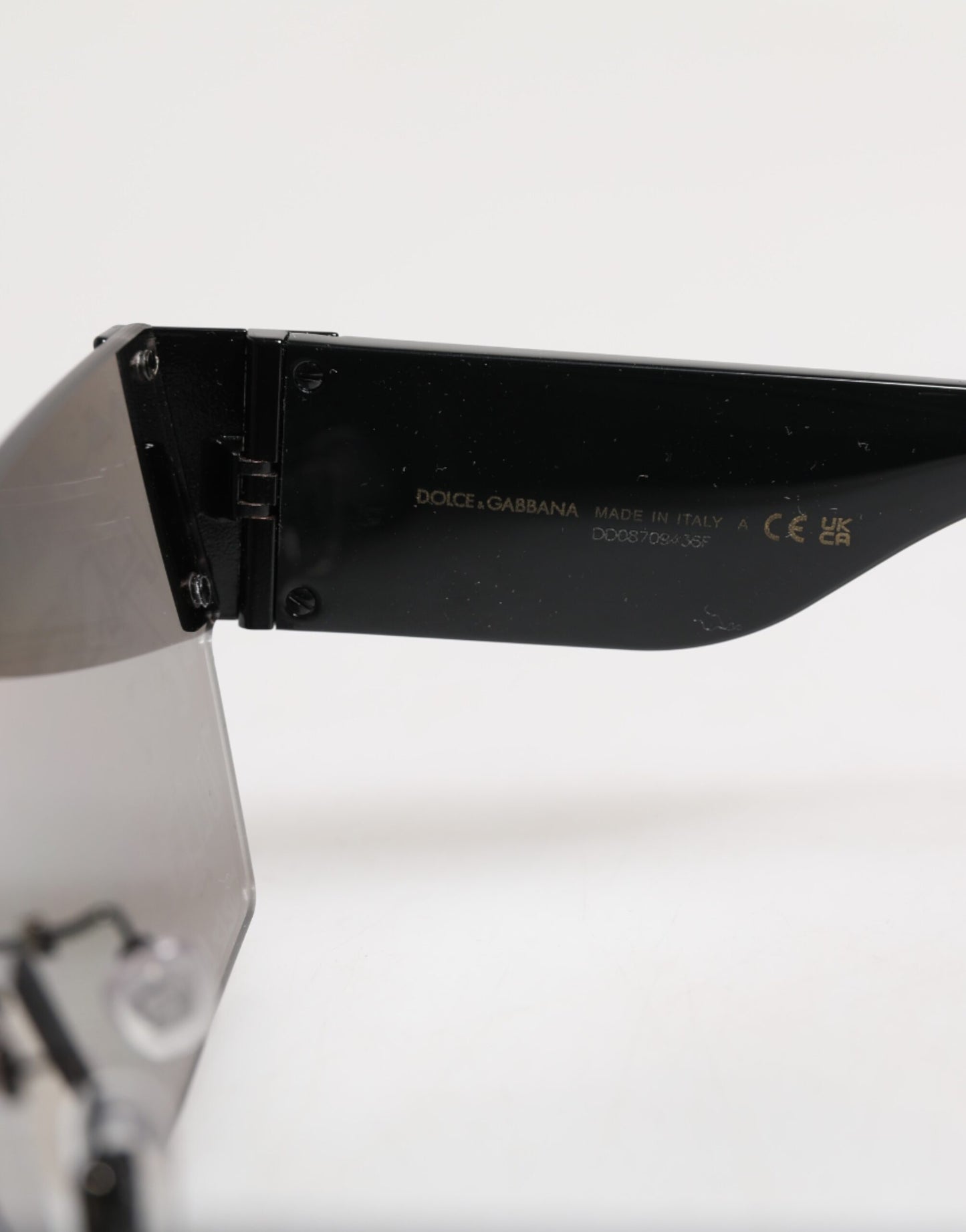 Dolce &amp; Gabbana Sonnenbrille mit schwarzem Metallrahmen und DNA-Graffiti-Motiv DG2233