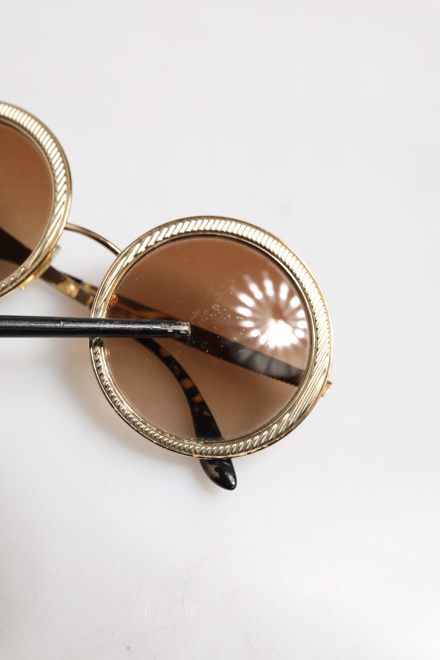 Dolce &amp; Gabbana Sonnenbrille mit rundem Rahmen in Goldbraun mit Farbverlauf DG2179