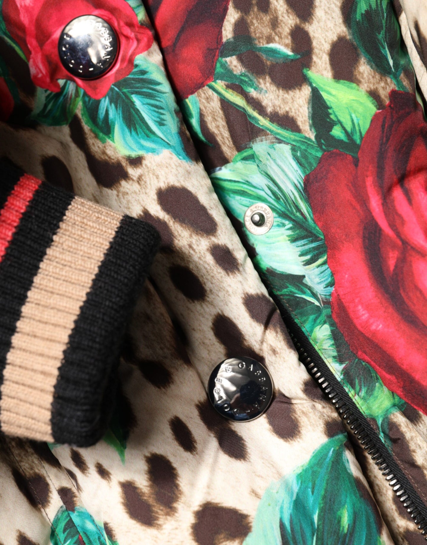 Dolce &amp; Gabbana – Steppjacke mit Leopardenmuster und Rosenmuster in mehreren Farben