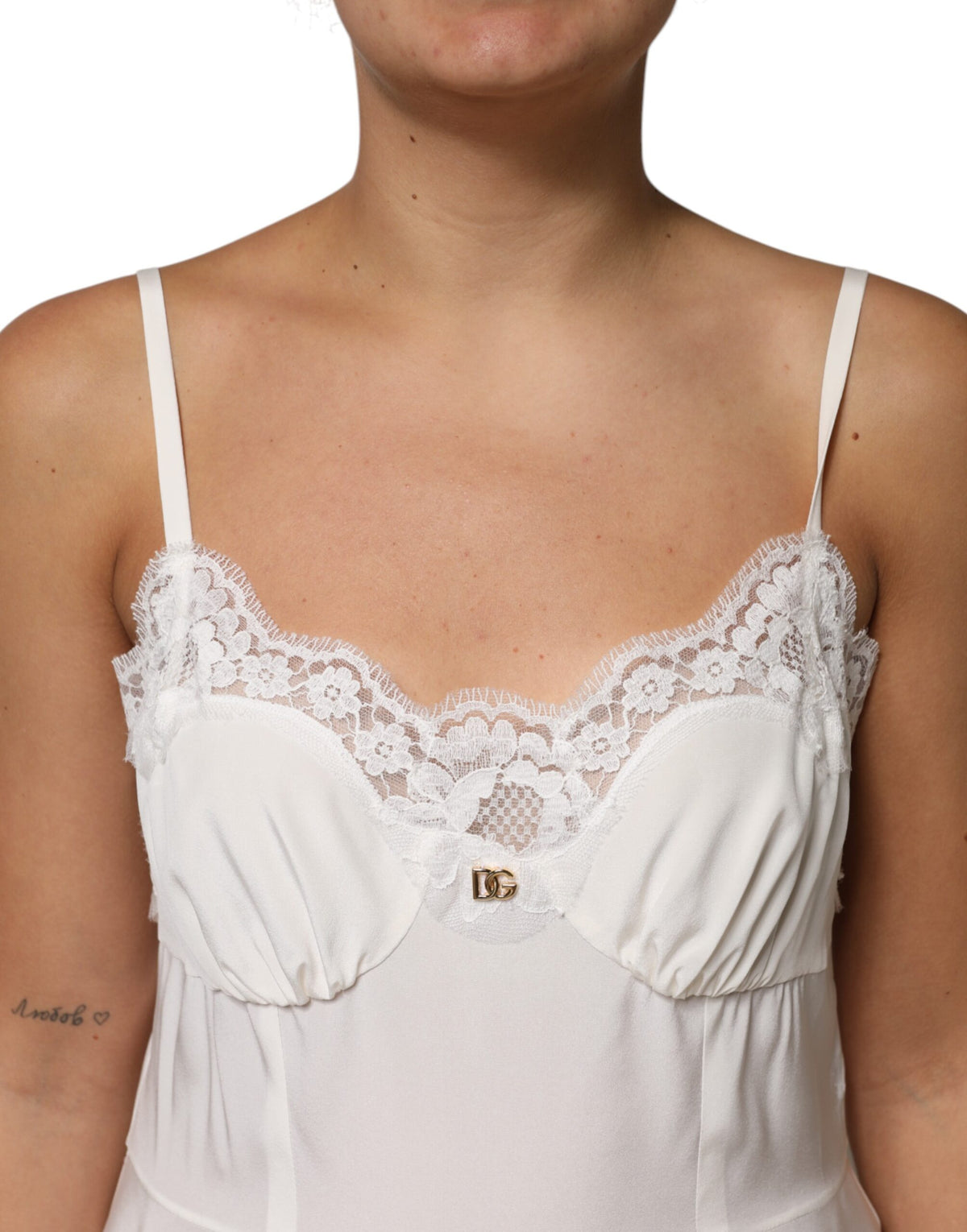 Dolce &amp; Gabbana – Nachtwäsche aus Seide mit weißem Spitzen- und goldenem DG-Logo
