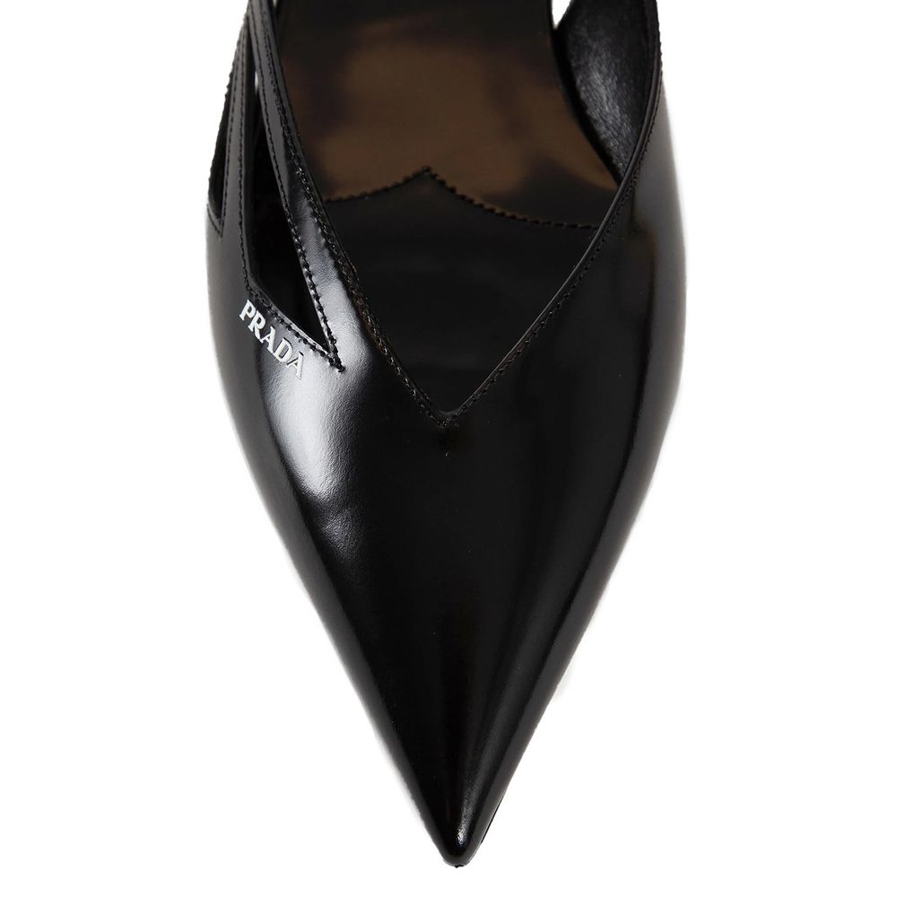 Prada – Ballerinas aus gebürstetem Leder mit Cut-Outs