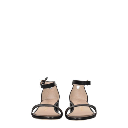 Stuart Weitzman – Flache Sandalen aus schwarzem Leder