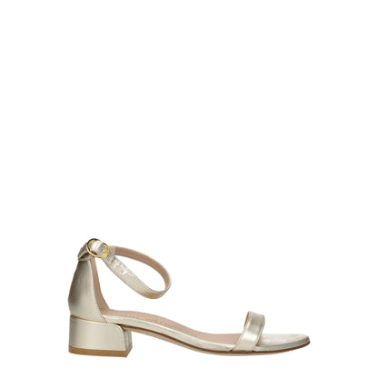 Stuart Weitzman Flache Sandalen aus goldenem Leder