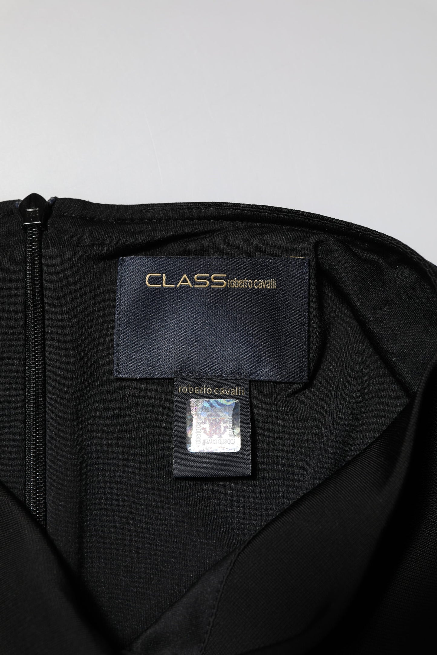 Roberto Cavalli – Schwarzes, figurbetontes Kleid mit kurzen Ärmeln