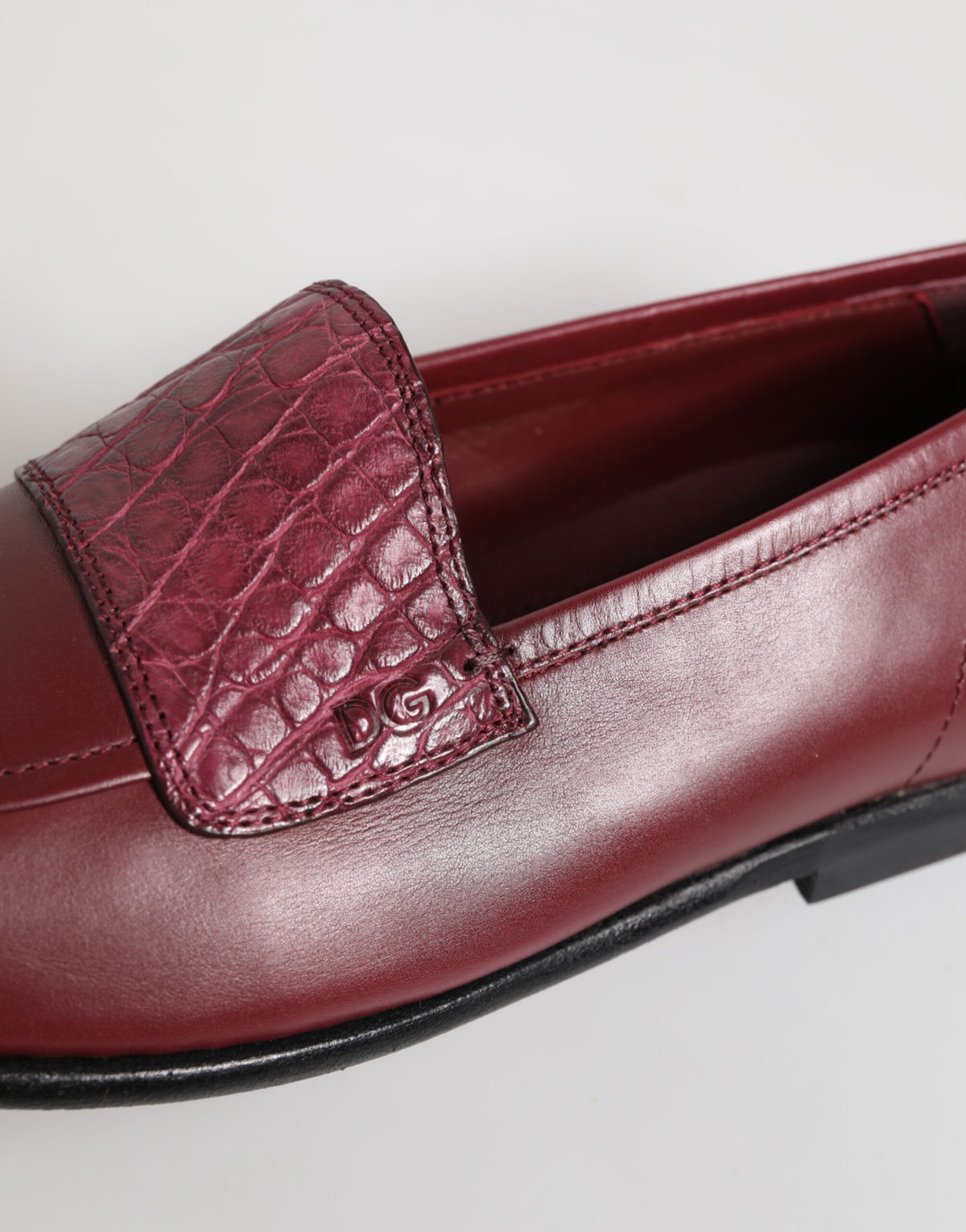 Dolce &amp; Gabbana – Formelle Slipper aus burgunderrotem Leder