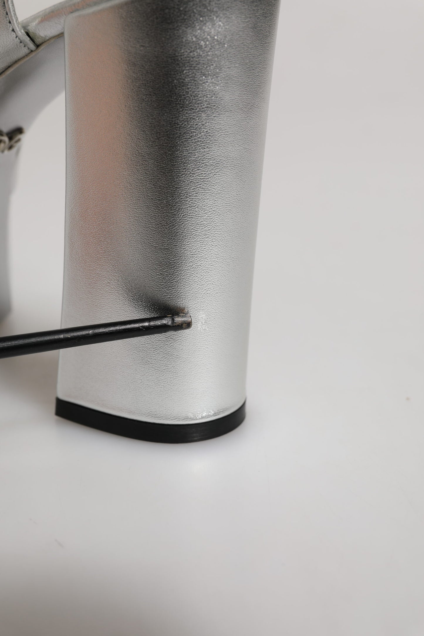 Dolce &amp; Gabbana Silber Logo Knöchelriemen Heels Sandalen Schuhe