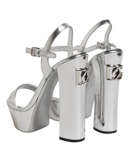 Dolce &amp; Gabbana Keira Sandalen aus silbernem Leder mit Plateau