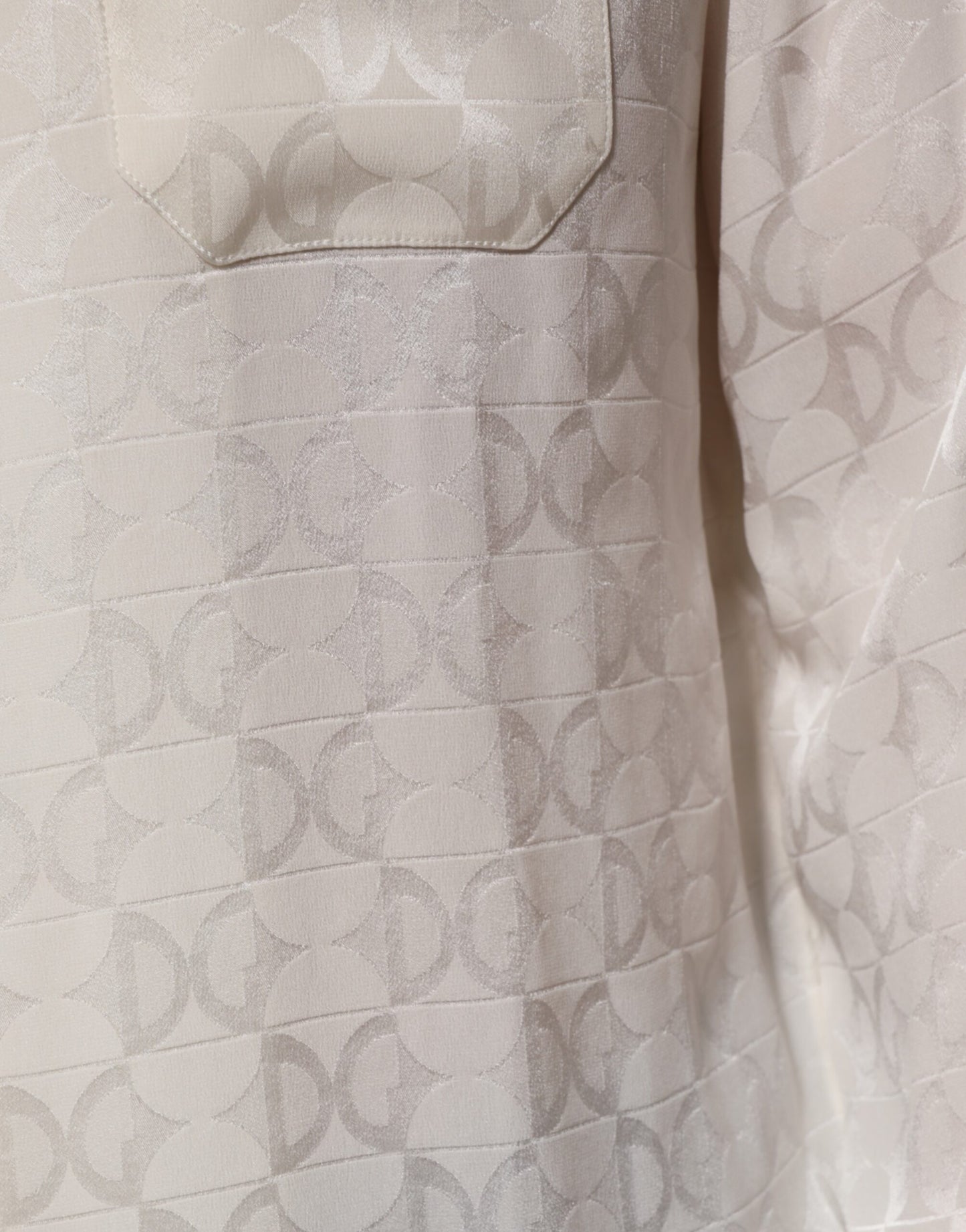 Dolce &amp; Gabbana – Langärmliges Hemd aus weißer Seide mit DG-Logo-Print