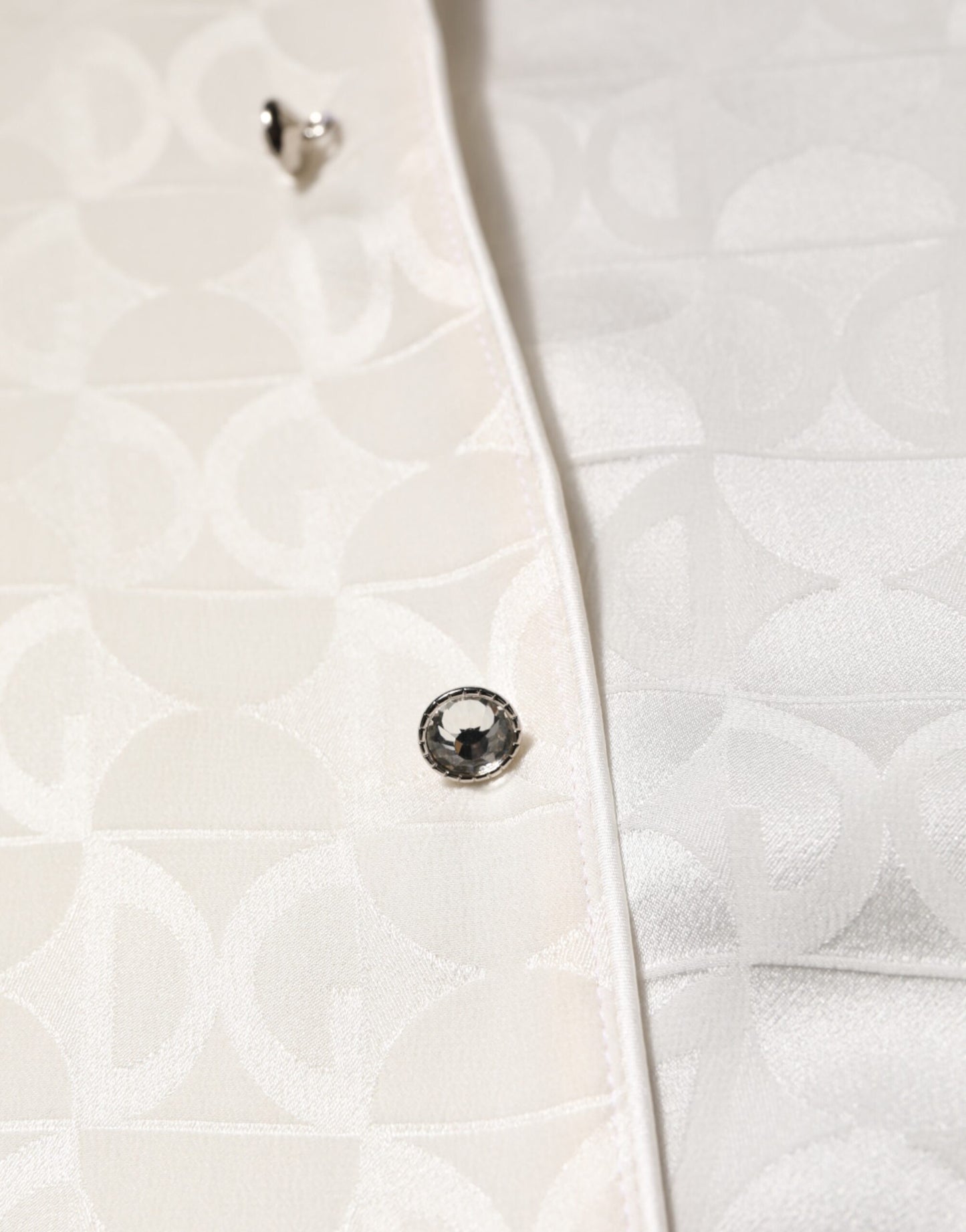 Dolce &amp; Gabbana – Langärmliges Hemd aus weißer Seide mit DG-Logo-Print