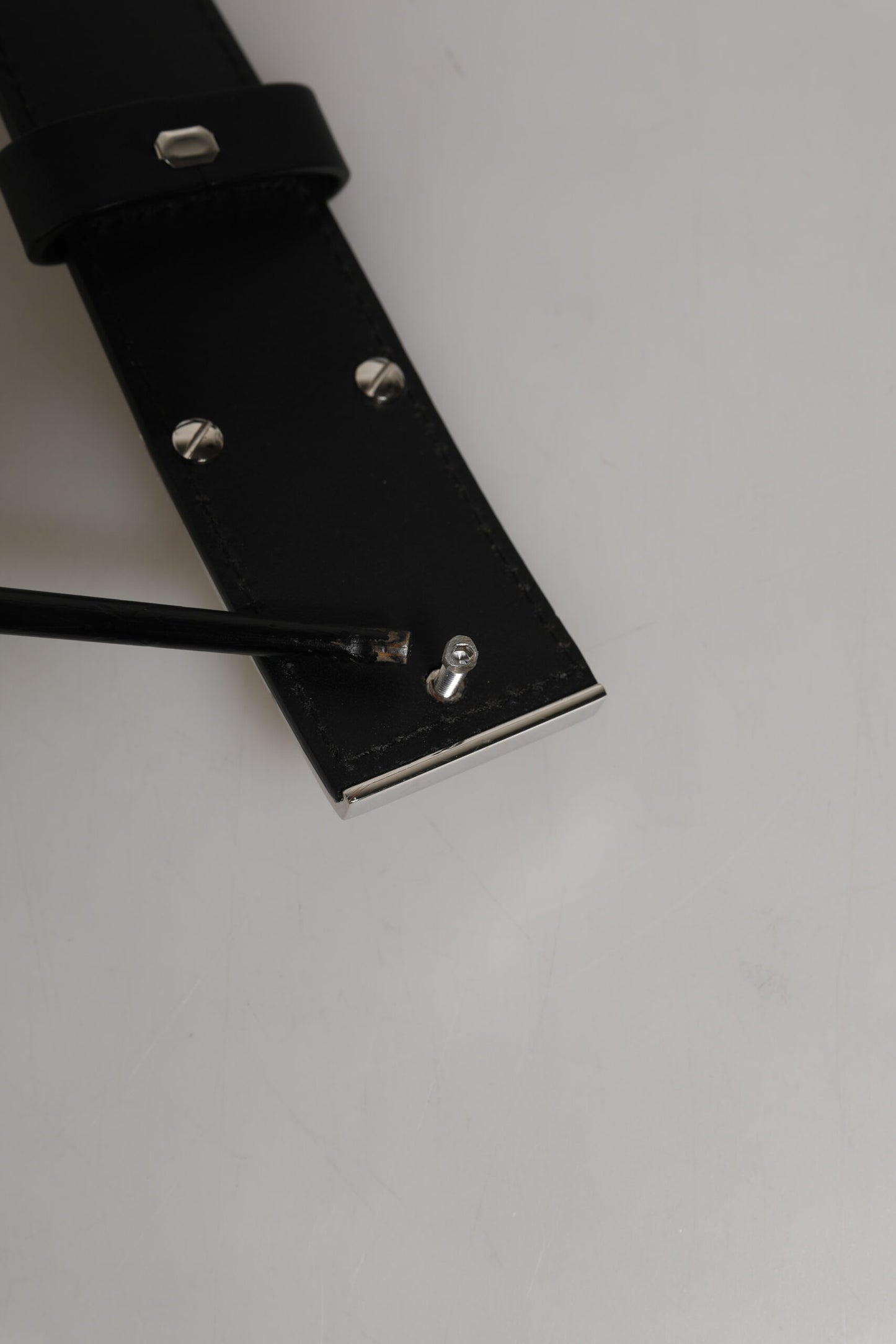 Dolce &amp; Gabbana – Klassischer Gürtel aus schwarzem Leder mit Metall-Logoschnalle