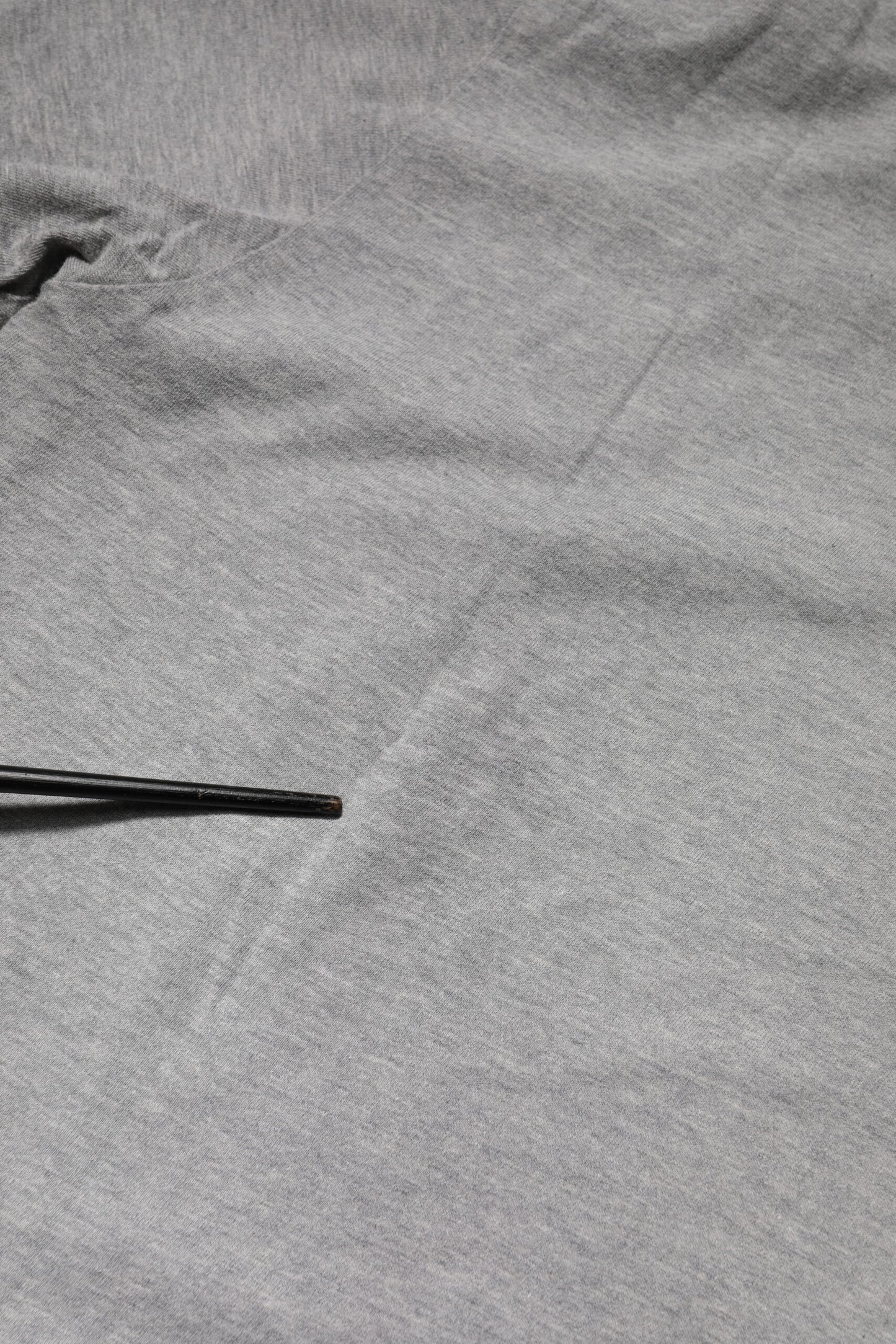 Dolce &amp; Gabbana Graues T-Shirt mit Rundhalsausschnitt aus Baumwolle mit DG-Grafikdruck