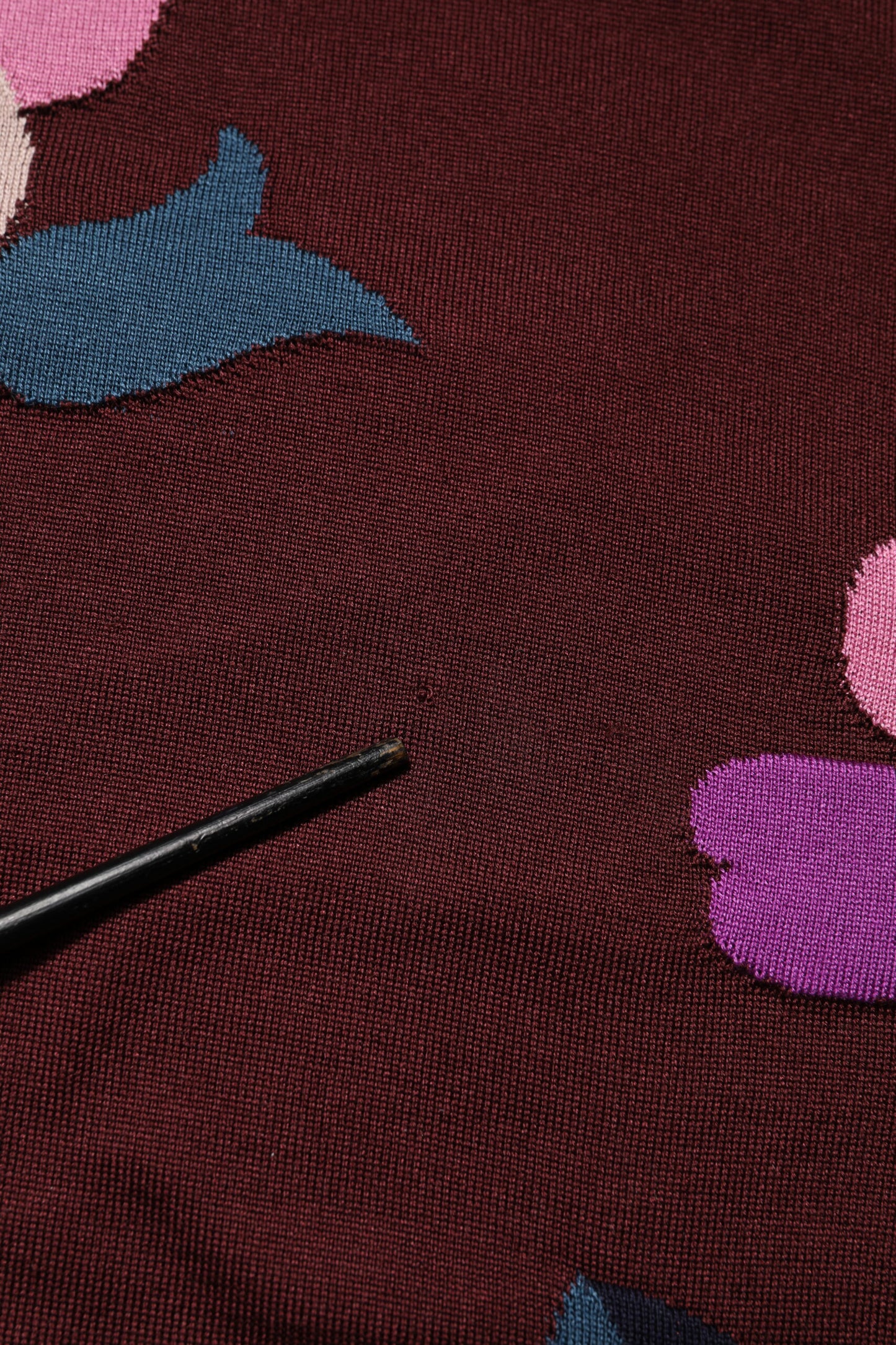 Dolce &amp; Gabbana – Kastanienbraunes Blusenoberteil aus Seide mit Blumenmuster und Rundhalsausschnitt