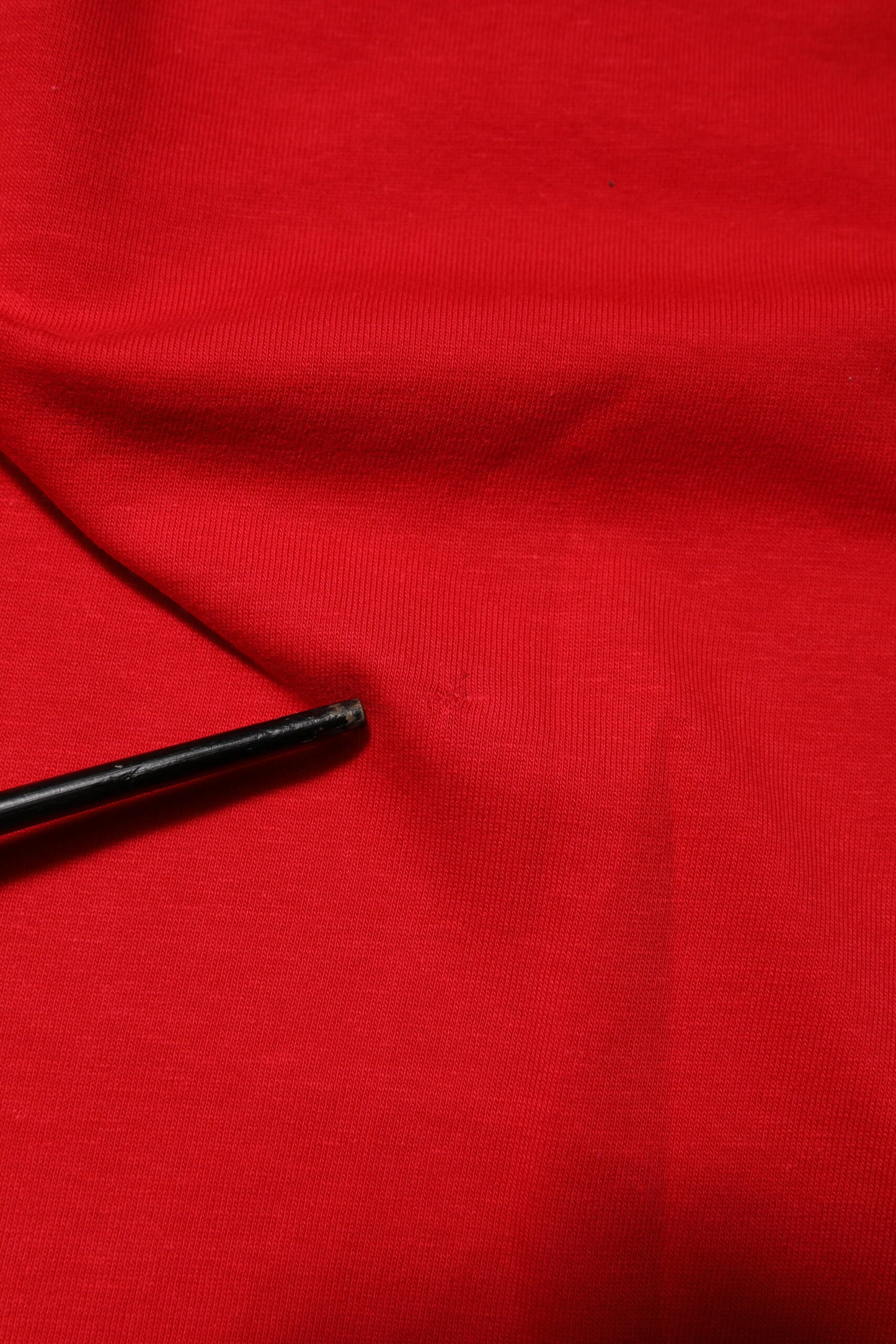 تيشيرت دولتشي آند غابانا أحمر بأكمام قصيرة وياقة دائرية