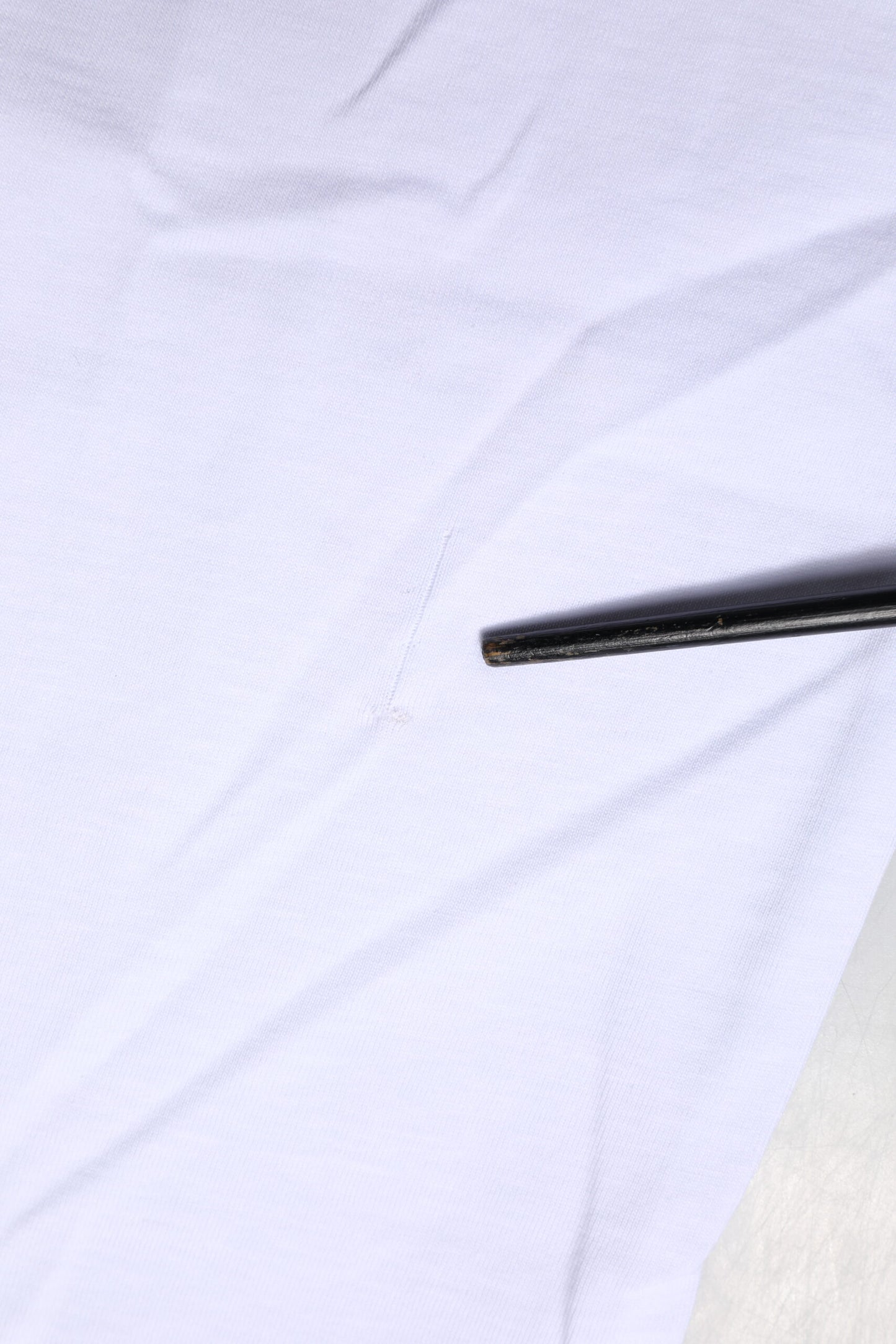 تيشيرت دولتشي آند غابانا أبيض قطني بياقة دائرية وشعار جودلاك 2023