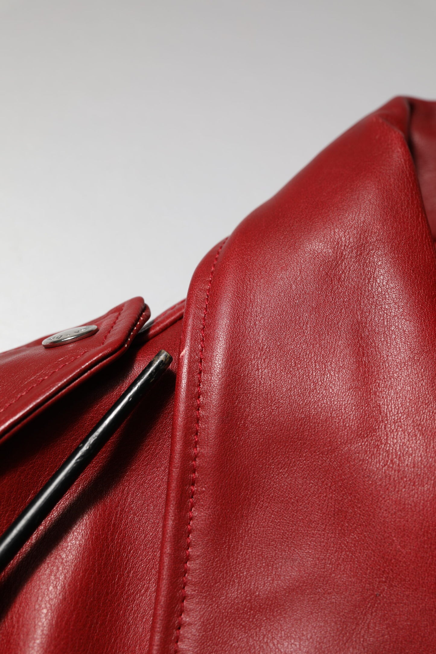 Dolce &amp; Gabbana – Trenchcoat-Jacke aus rotem Leder mit durchgehendem Reißverschluss und Gürtel