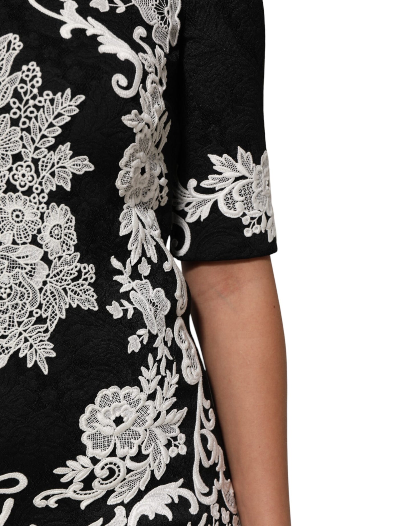 Dolce &amp; Gabbana – Schwarzes A-Linien-Kleid mit kurzen Ärmeln und Spitzenbesatz